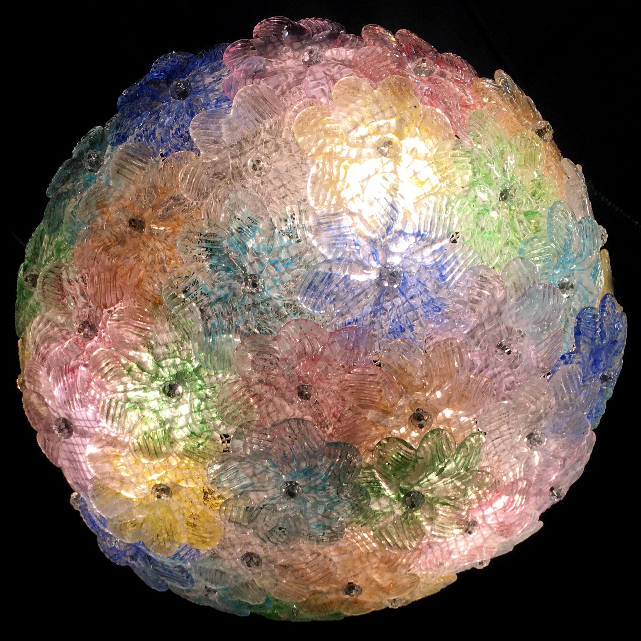 Seguso Venetian glass flowers basket ceiling.
The ceiling lamp is made of dozens of small multicolored roses in precious Murano glass.
Measures: Diameter 33 cm
Height 47 cm.