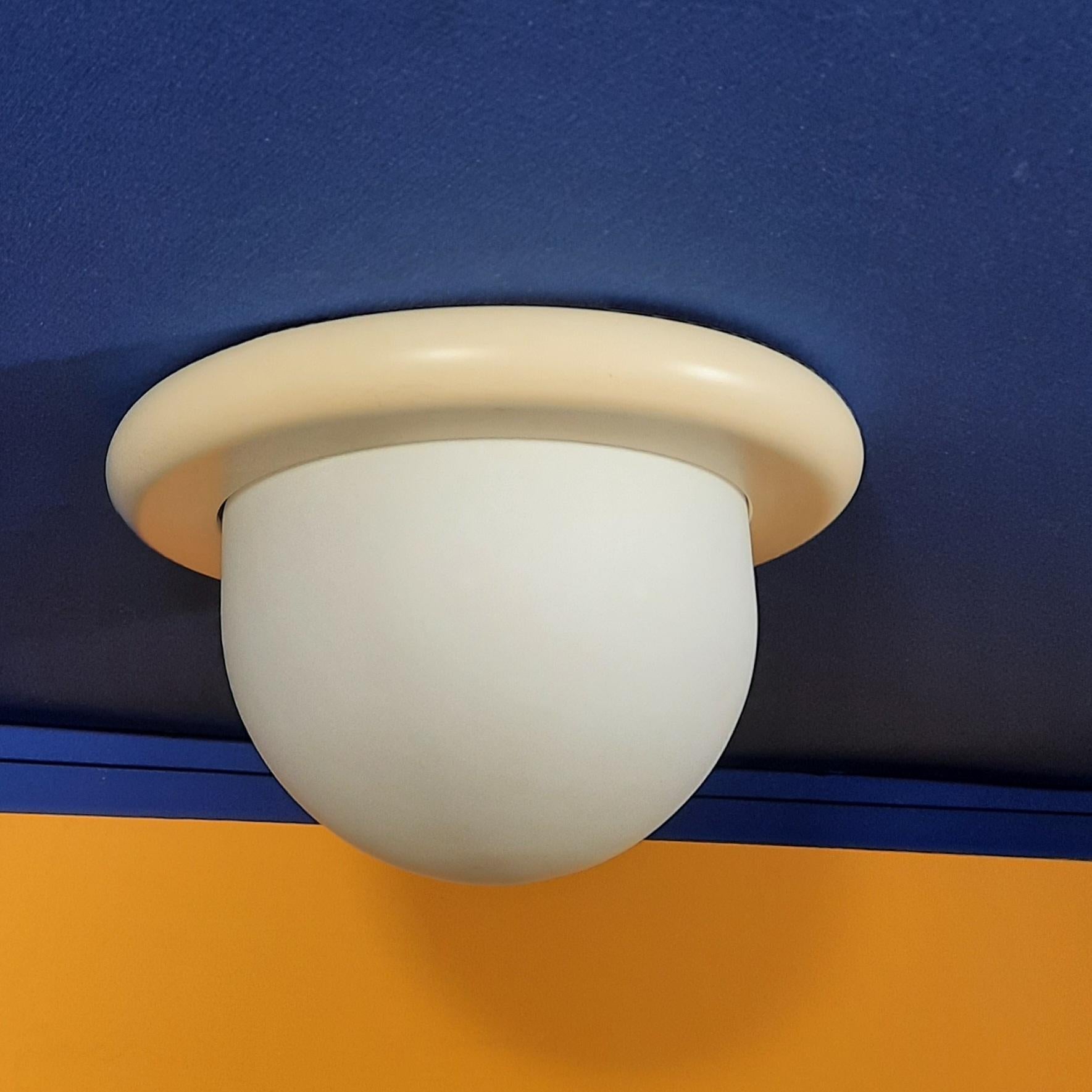 Ceiling flush Mount 1960 italian White Opaline with white lacquer ring  In Good Condition For Sale In Saint-Ouen-sur-Seine, FR