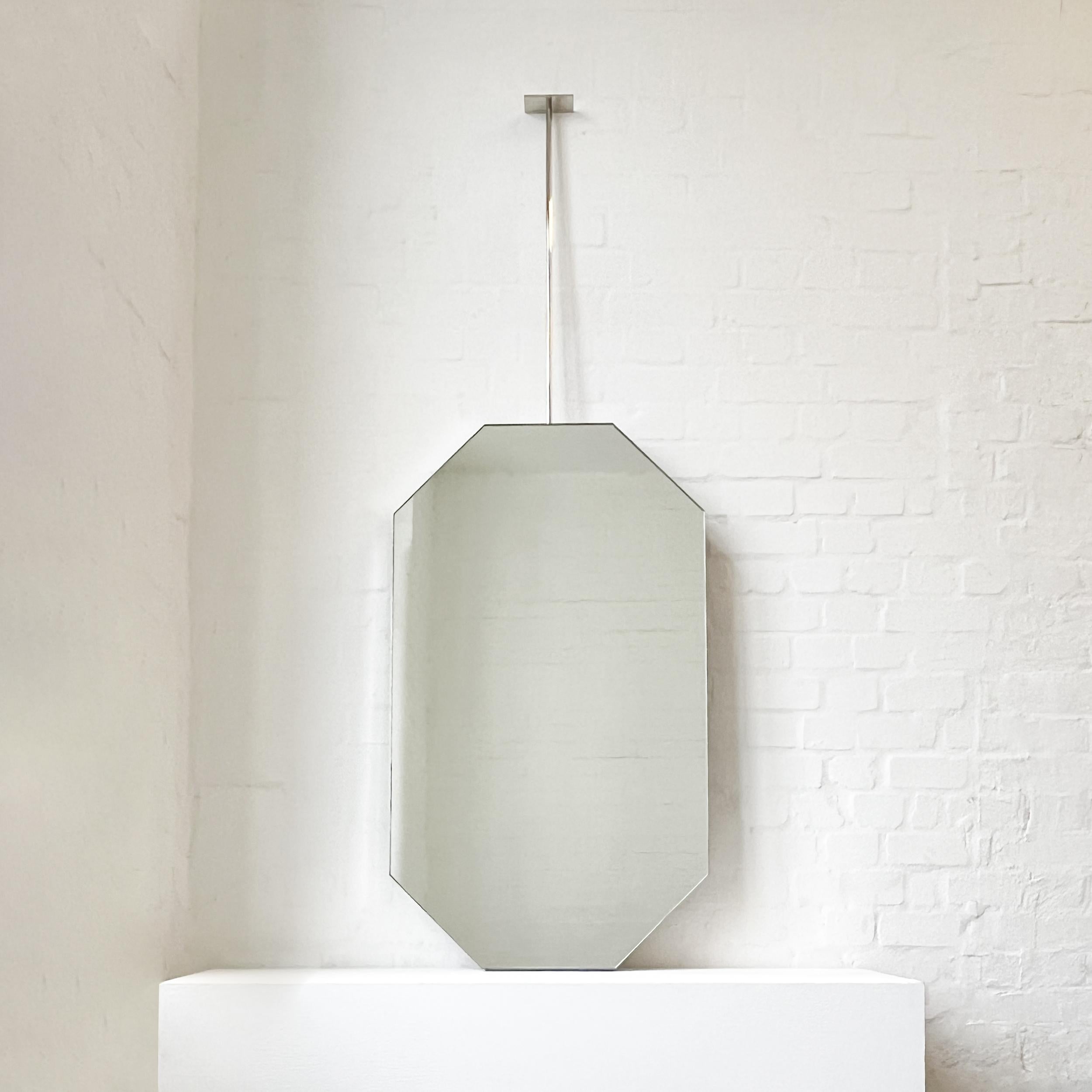 Moderne Miroir octogonal suspendu au plafond avec cadre nickelé en vente