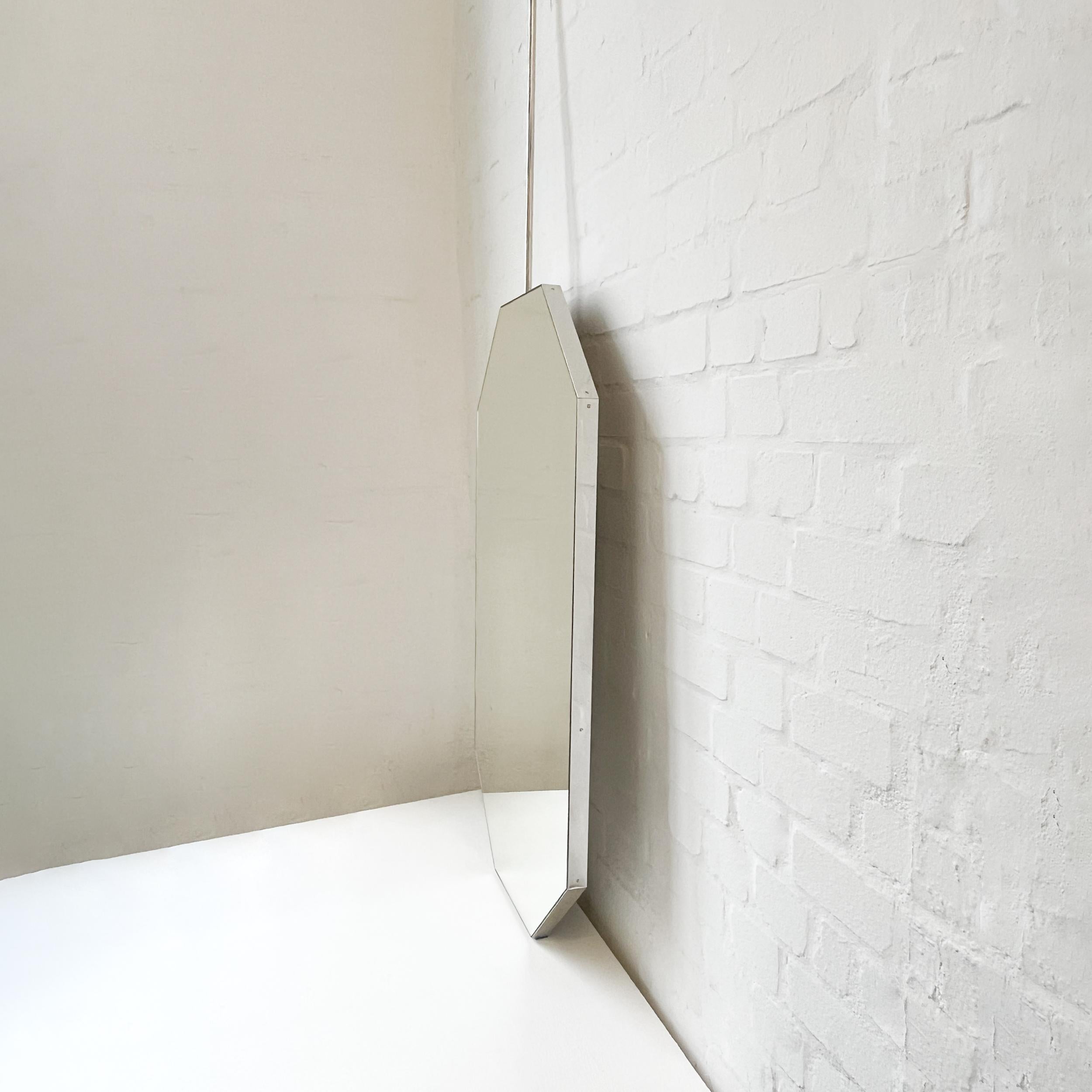 Plaqué Miroir octogonal suspendu au plafond avec cadre nickelé en vente