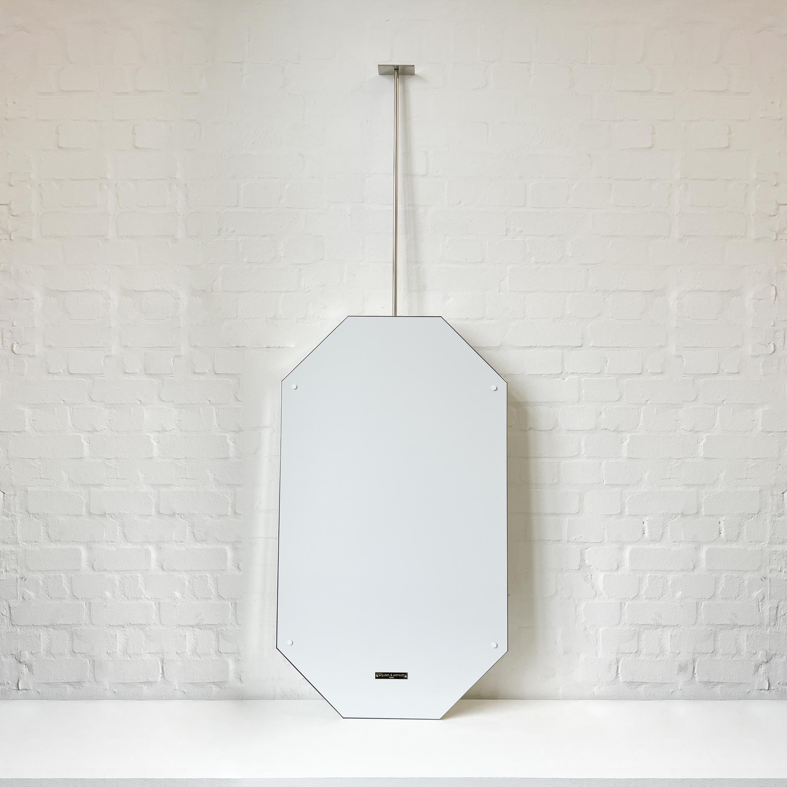 Miroir octogonal suspendu au plafond avec cadre nickelé en vente 1