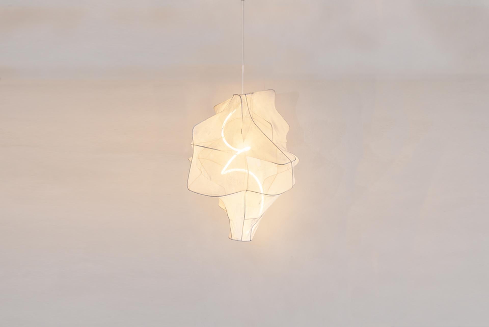 Acrilico Lampada da soffitto contemporanea bianca 02, Oliver & Frederik, maglia e acciaio, luce LED in vendita
