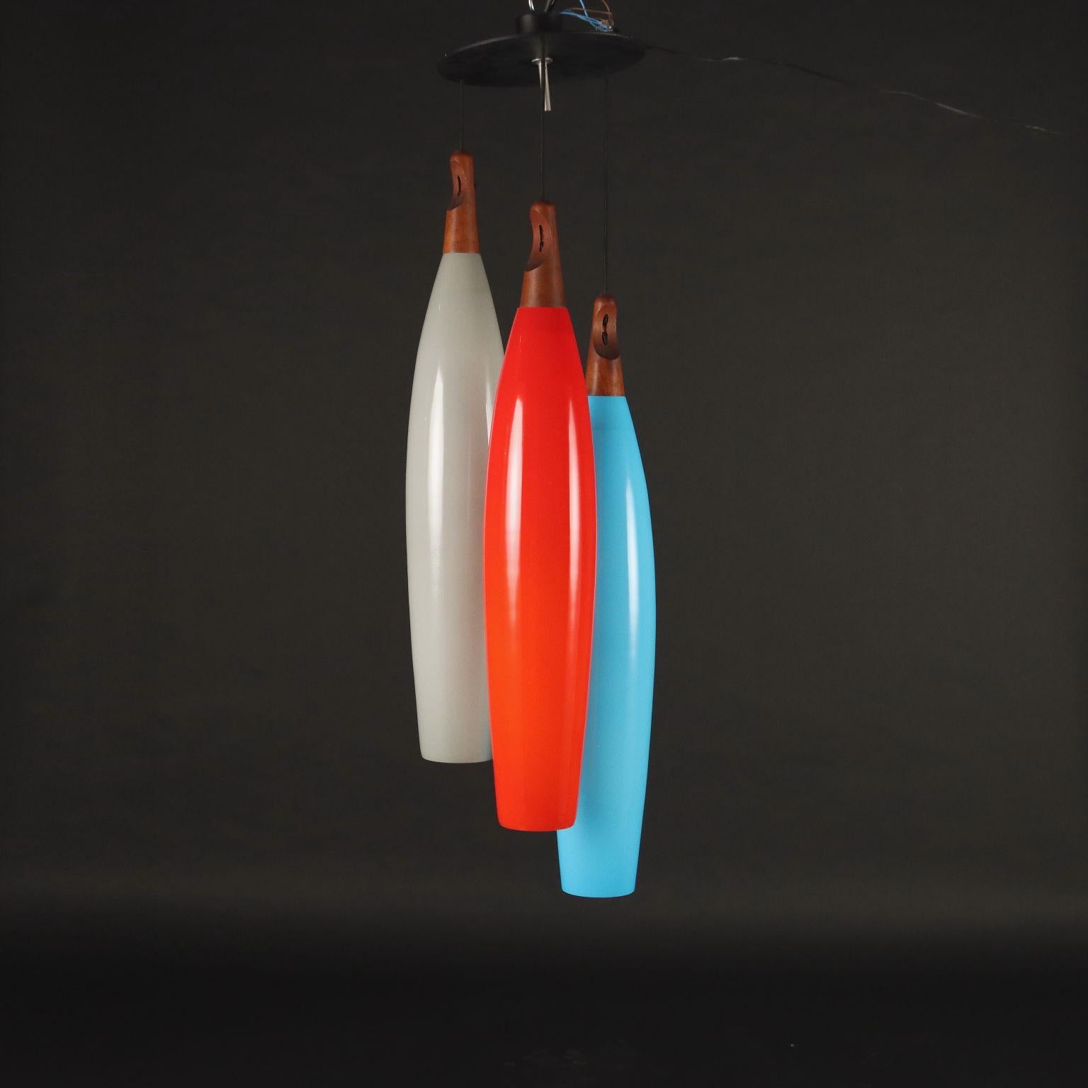 Ceiling lamp with 3 pendants in colored glass and teak wood.