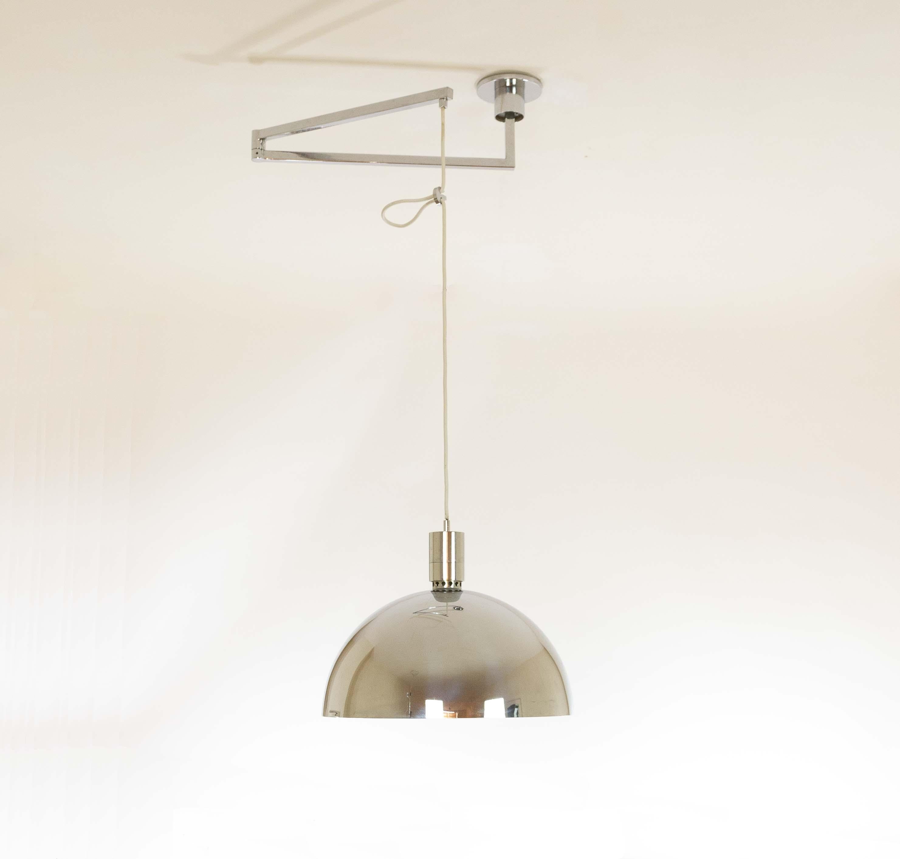 Plafonnier No. conçu par Franco Albini, Franca Helg et Antonio Piva et fabriqué par Sirrah en 1969.

Ce modèle fait partie de la série AM/AS qui comprend des lampes de table, des appliques, des lampadaires et des suspensions. Les lampes sont