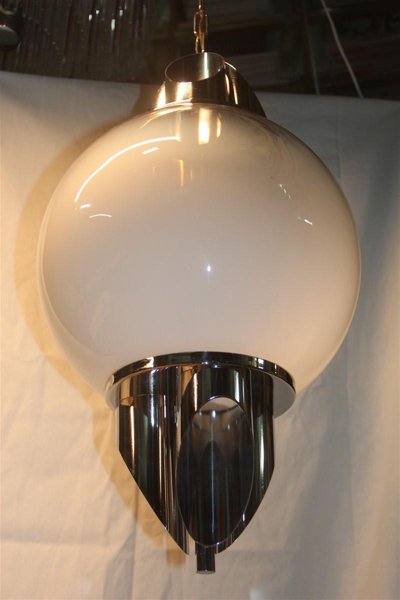 Plafonnier boule verre de Murano Selenova design italien chrome argent blanc.

3 ampoules E14 max 40 Watt chacune.