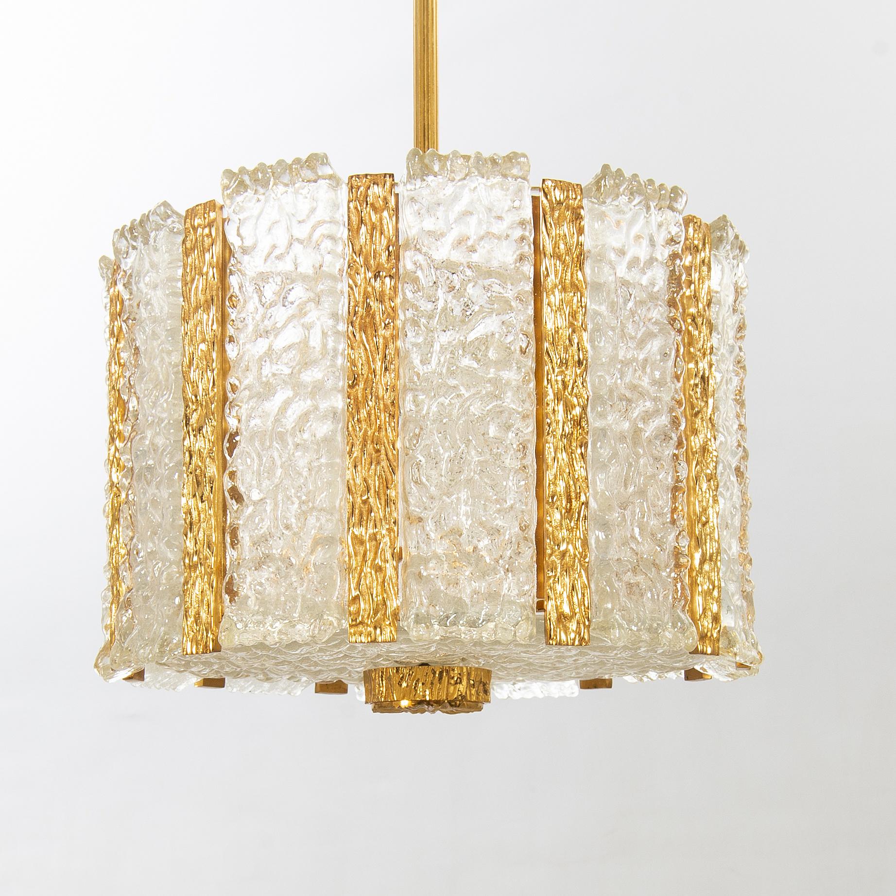 Rare model Ceiling Lamp by Carl Fagerlund, Brass & Cast Glass for Orrefors Sweden 1960
Pendant light  made in texturized  cast glass, mounted on a brass structure, with very nice details.
Good condition 