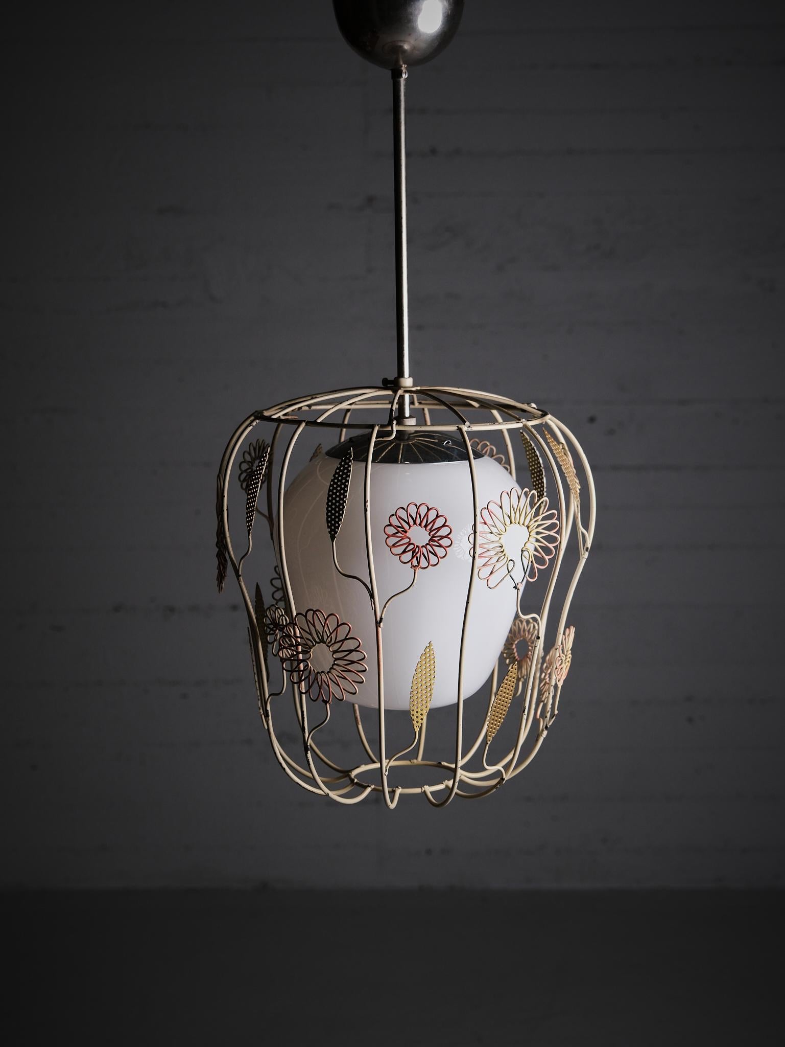 Exciting ceiling lamp attributed to Swedish designer Gunnar Eklöf and produced by Corona belysningskultur during the 1940s.

Cage-shaped frame in lacquered/painted metal decorated with openwork leaves and flowers. 