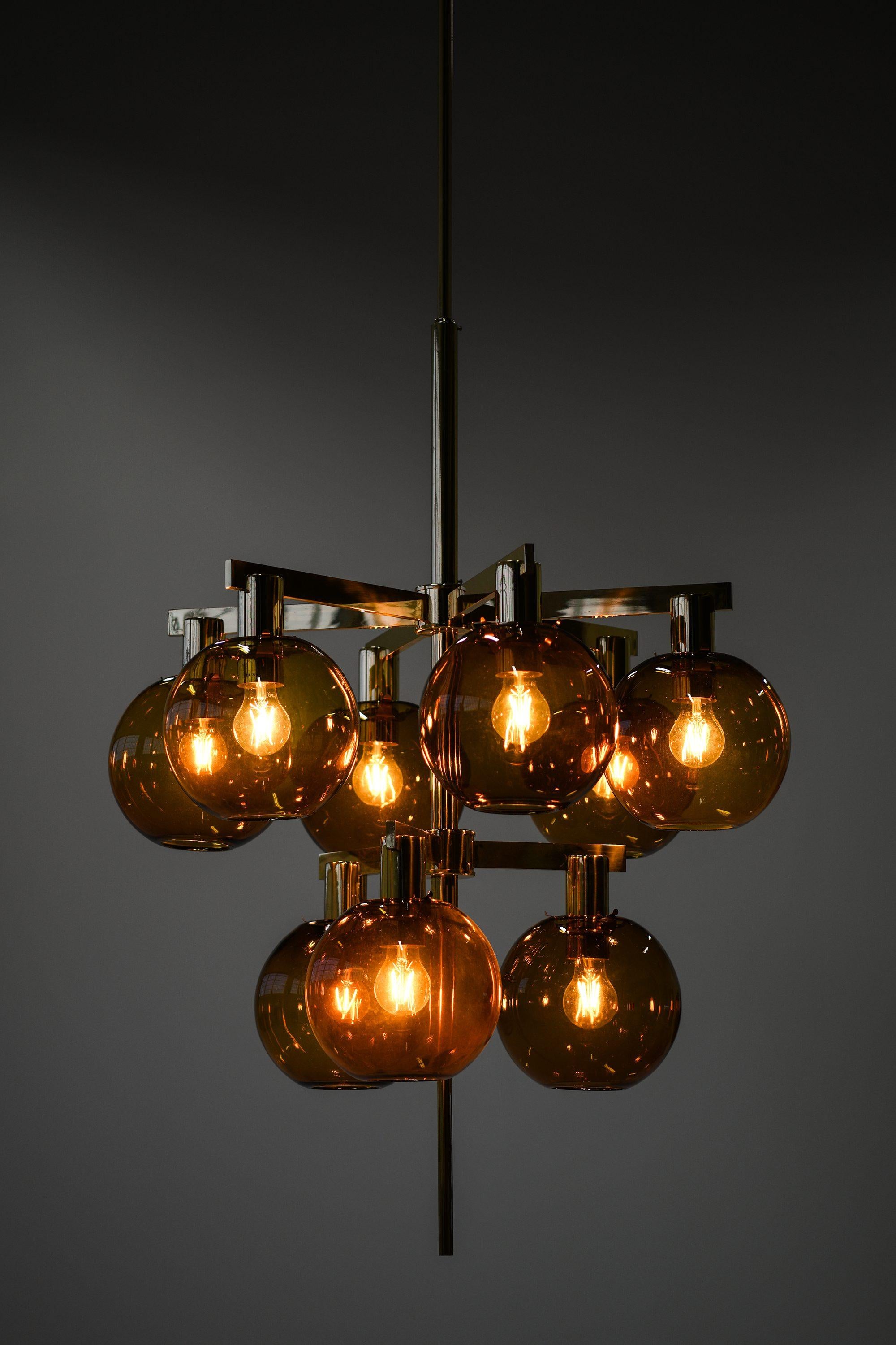 Ceiling Lamp Chandelier in Brass and Amber Glass by Hans-Agne Jakobsson, 1950's In Good Condition For Sale In Limhamn, Skåne län