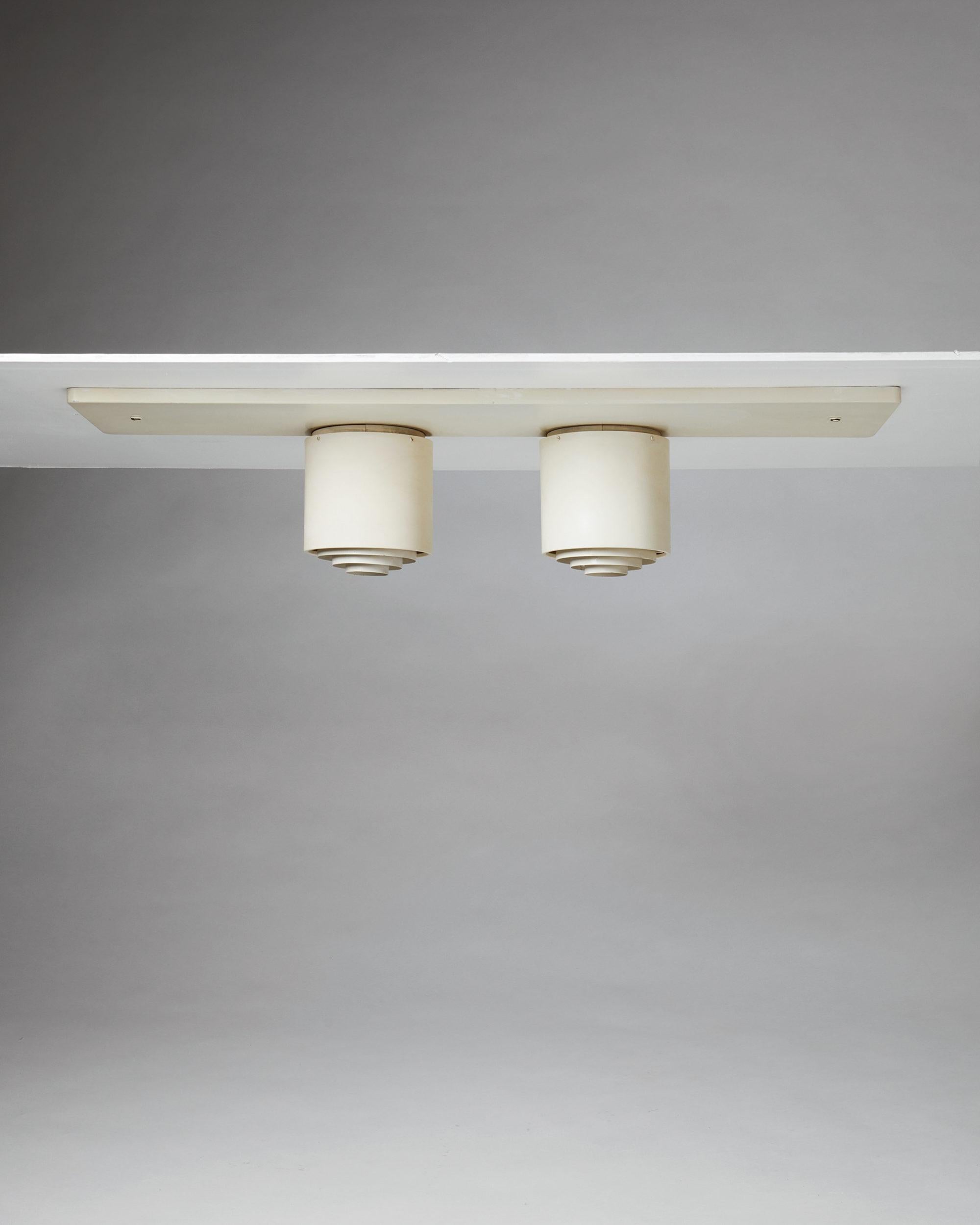 Ceiling lamp designed by Alvar Aalto for Idman,
Finland. 1950s

Lacquered metal.

H: 21 cm / 8 1/8