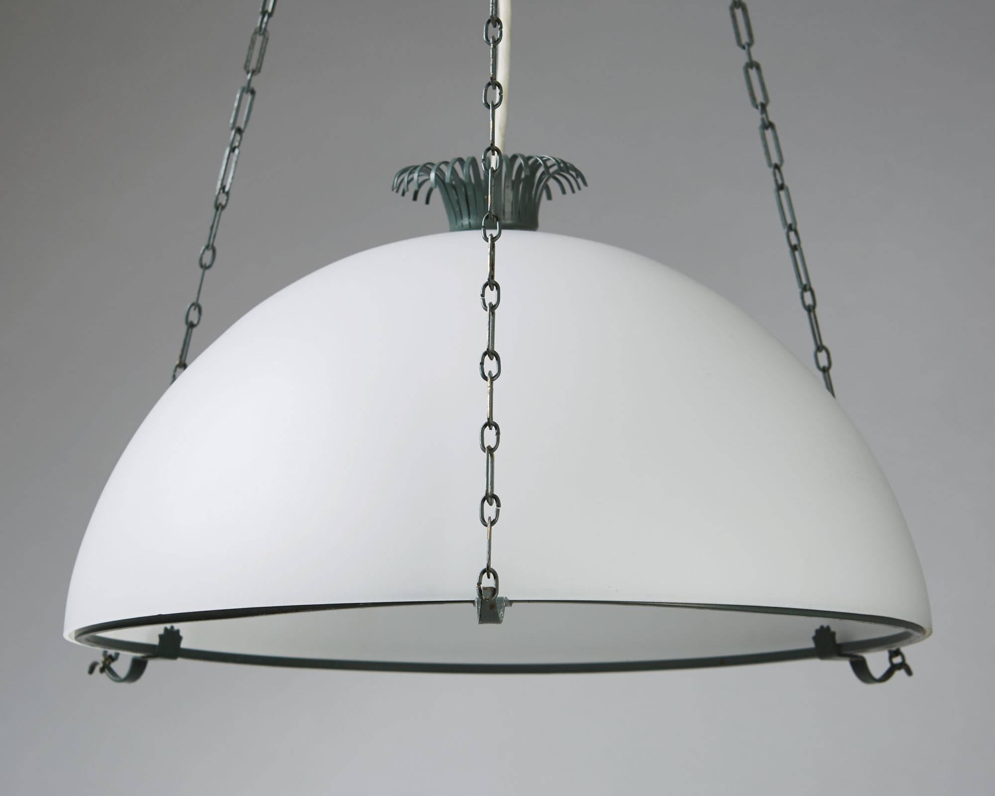 Ceiling lamp designed by Gunnar Asplund, 
Sweden, 1930s.
Glass and lacquered steel.

Early model with fine patina.

Measures: H 25 cm/ 10
