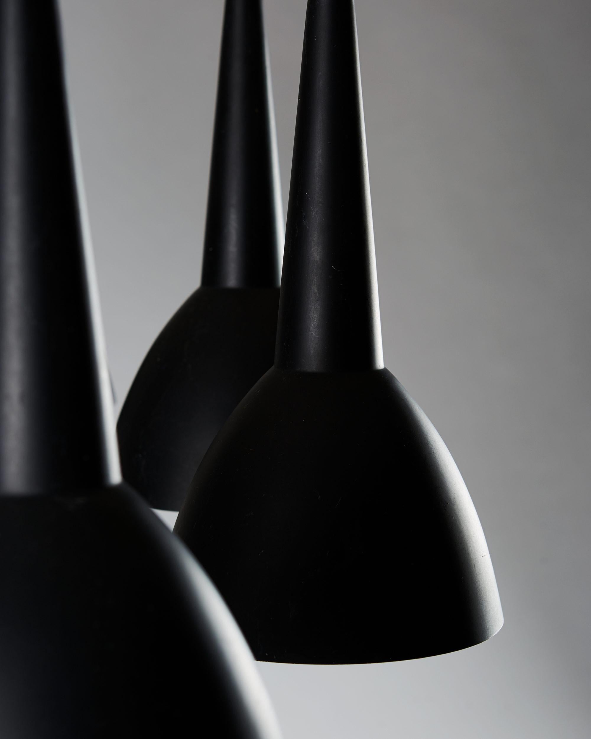 Lampada da soffitto disegnata da Hans-Agne Jakobsson, Acciaio laccato, Svezia, anni '50 In condizioni buone in vendita a Stockholm, SE