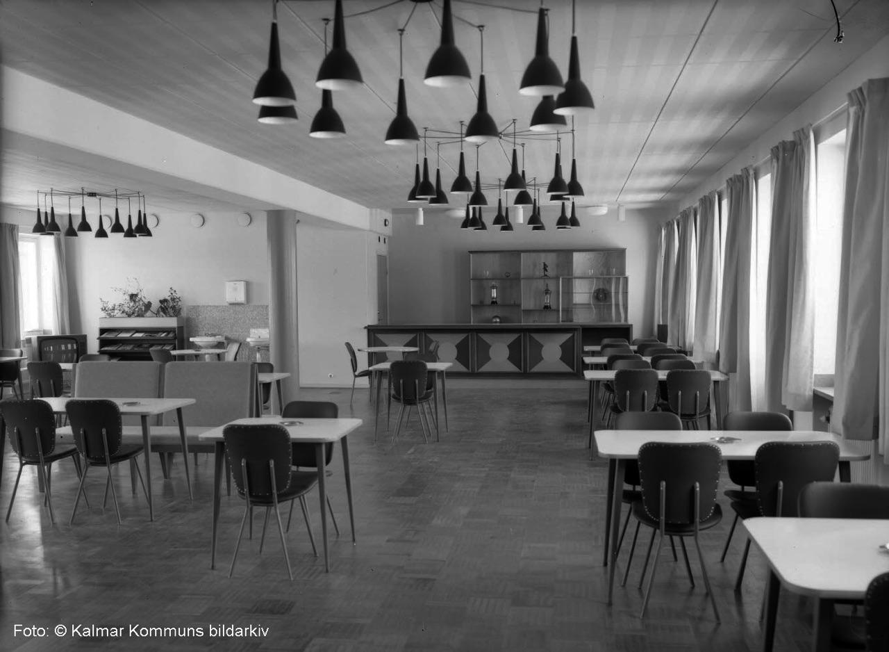 Deckenleuchte entworfen von Hans-Agne Jakobsson, lackierter Stahl, Schweden, 1950er Jahre im Angebot 1
