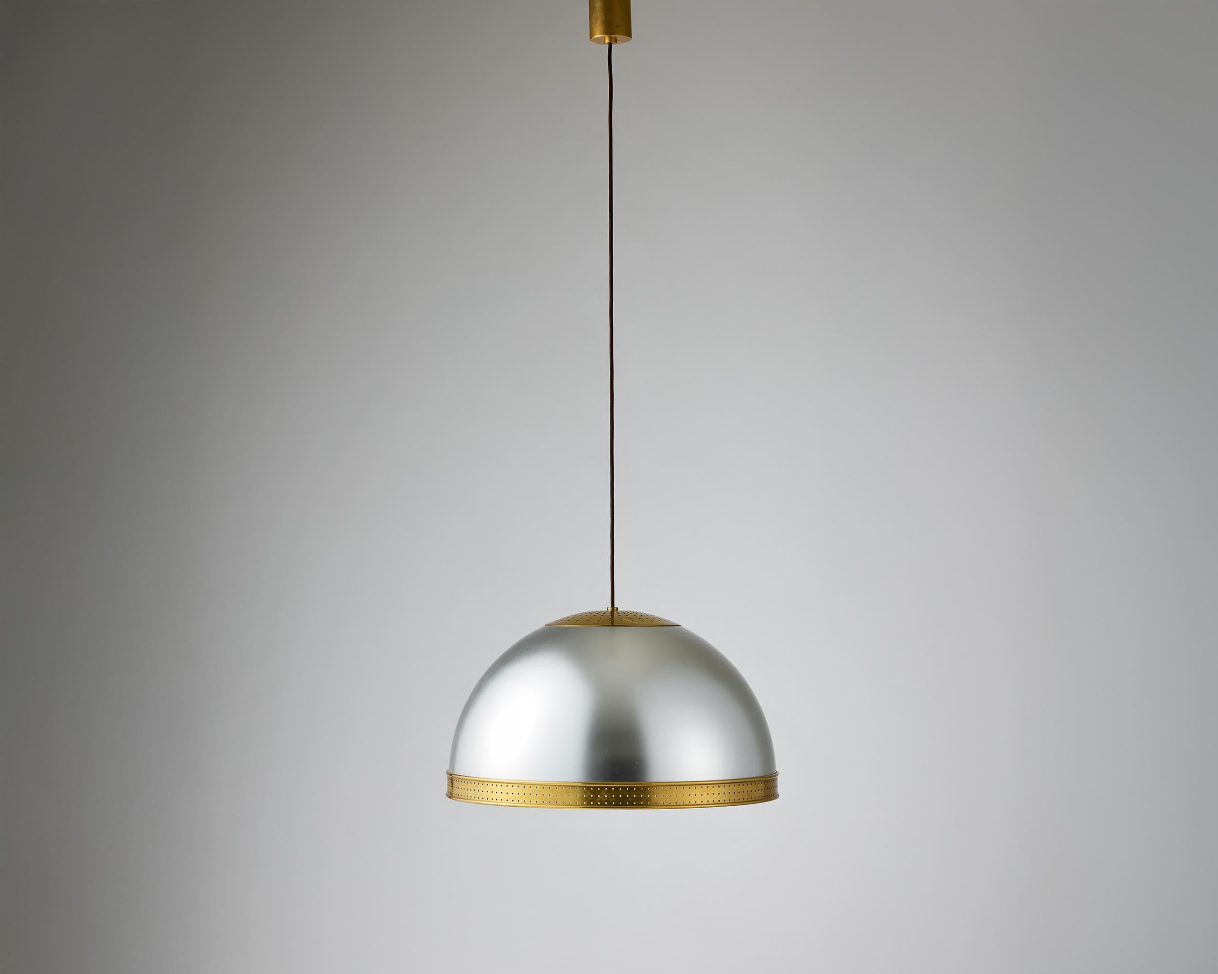 Ceiling lamp designed by by Palle Suenson, 1940s

Metal shade, perforated brass, lacquered inside

H: 28 cm / 11 1/16