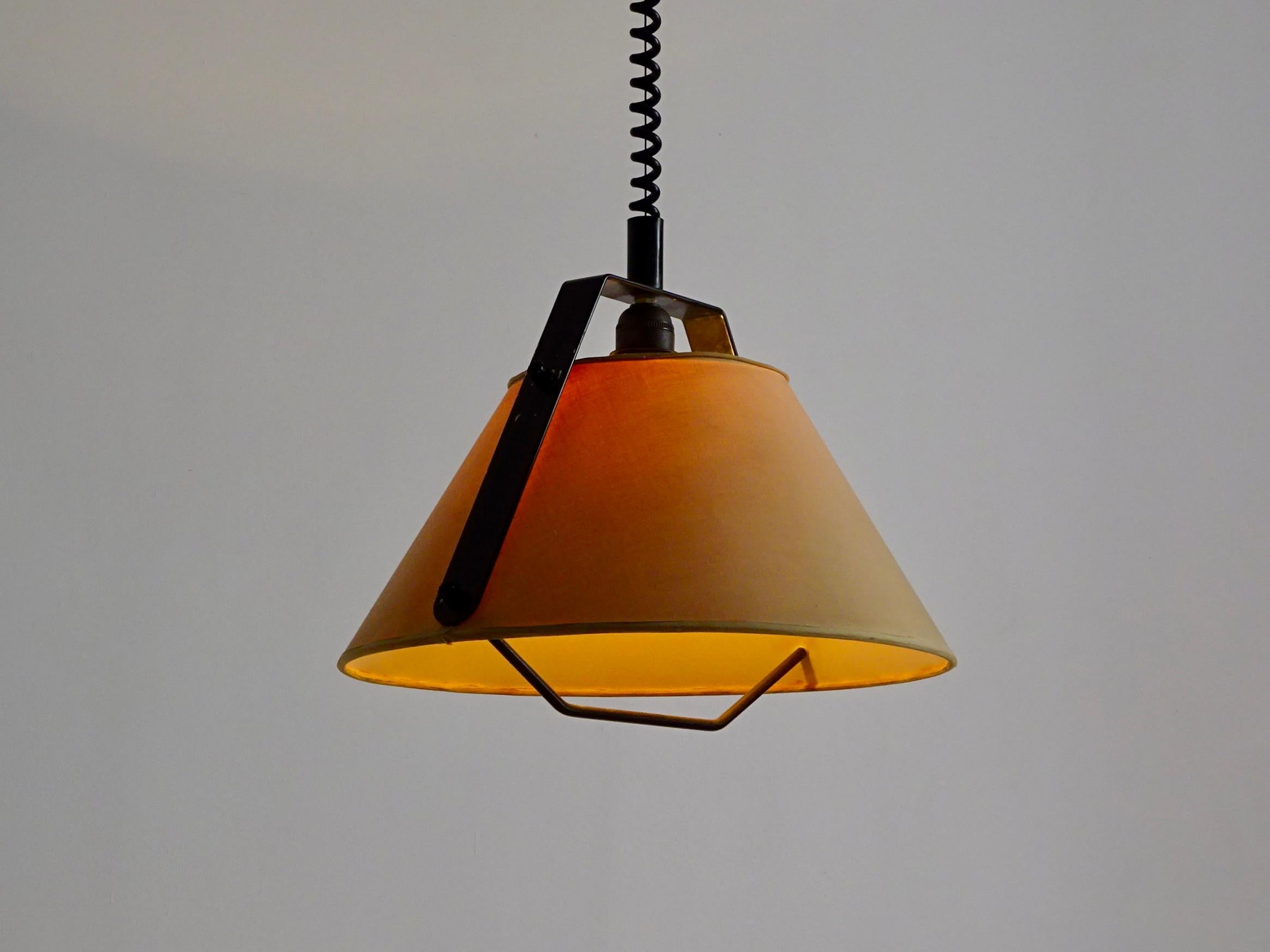 Extensible ceiling lamp, “Estel” series, designed in 1980 by Joan Antoni Blanc and Pau Joan Vidal, “Estudi Blanc”, produced by Metalarte in black satin lacquered metal and conical thin canvas shade.

Dimensions: 35cm Diameter / 120cm Height
