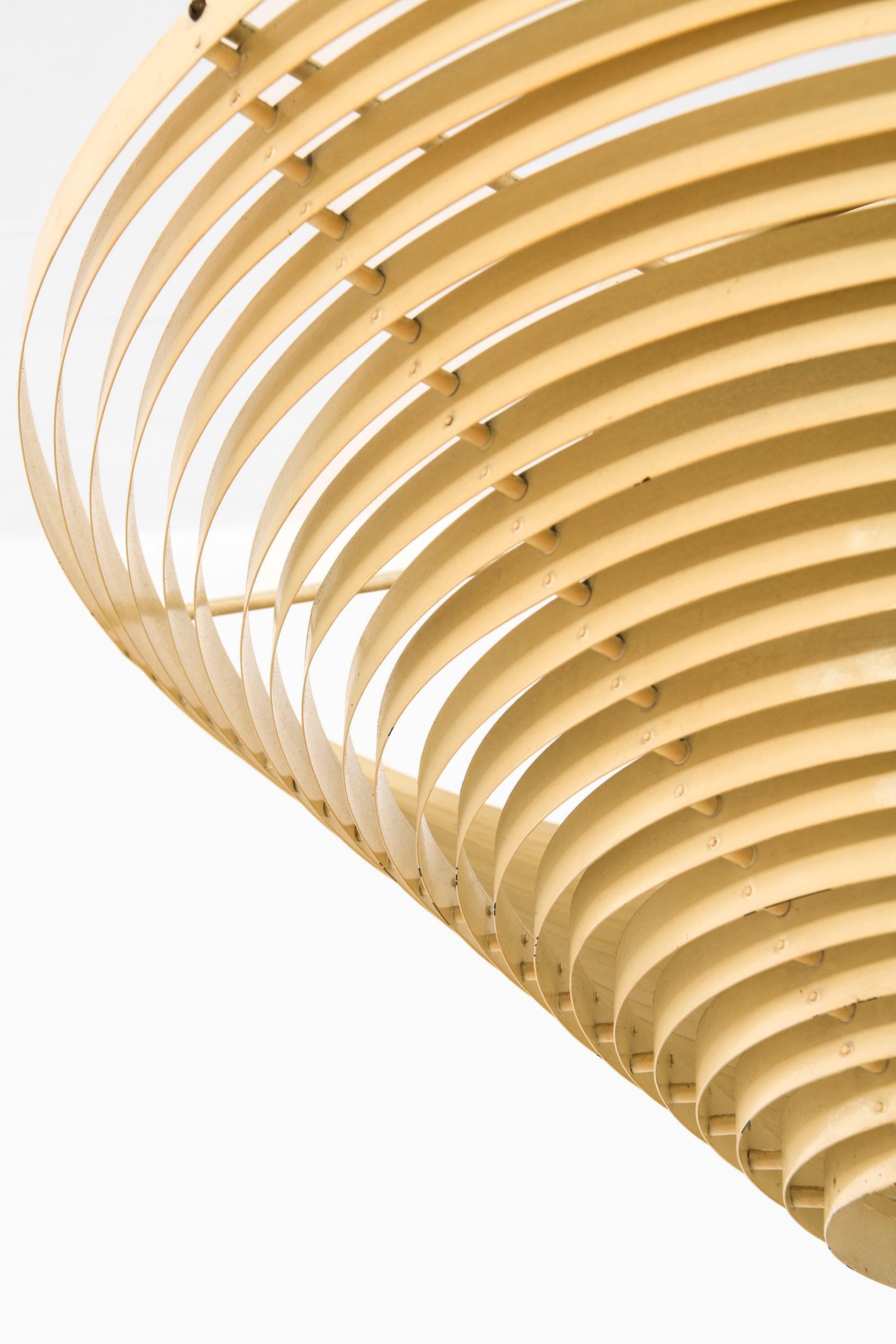 Lampada da soffitto in metallo laccato bianco di Alvar Aalto+Aalto, anni 1950 In condizioni buone in vendita a Limhamn, Skåne län