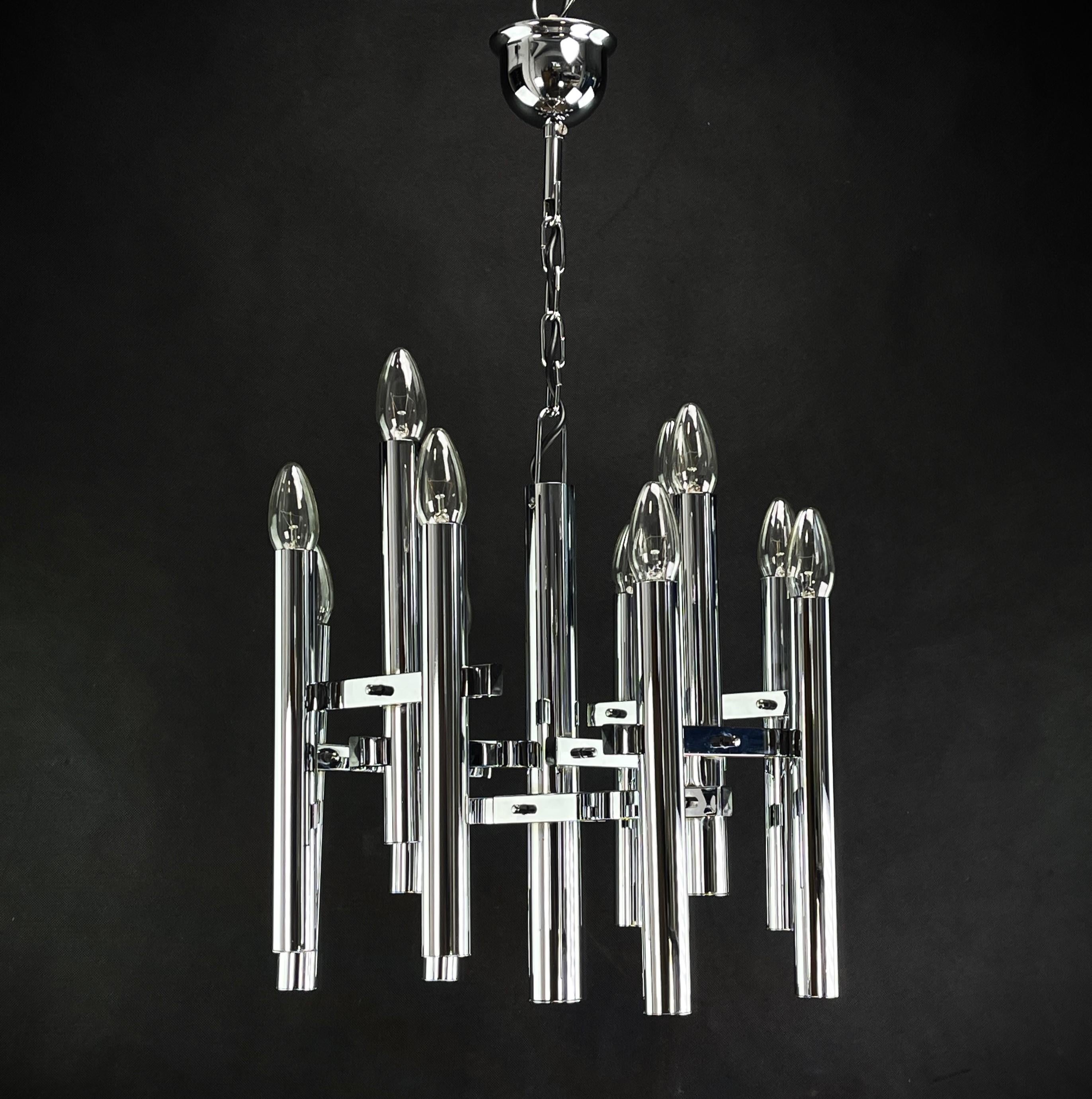 Sputnik ceiling lamp by Sciolary - 1970s

This large Sputnik lamp is a real design classic from the 60s/70s. The lounge lamp by Sciolari is an original and gives a pleasant light. The Italian lamp is made out of chrome plated metal. 

The
