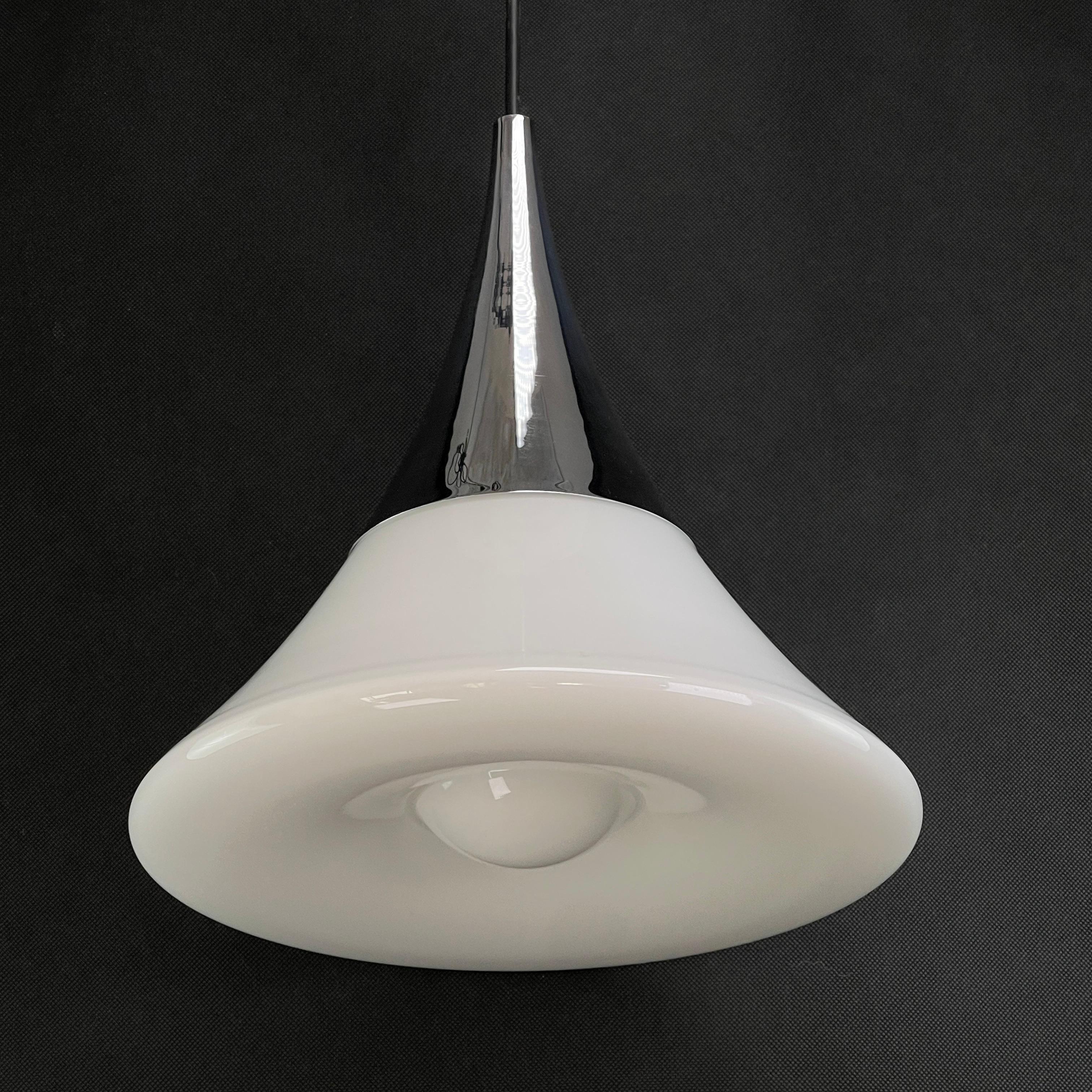 Ceiling lamp from Glashütte Limburg - 1960s.

This white and silver lamp is a true design classic from the 1960s. 
This vintage lamp is an original and gives a pleasant light. It has one burning point.

The cleaned item has 1 x E27 socket. The