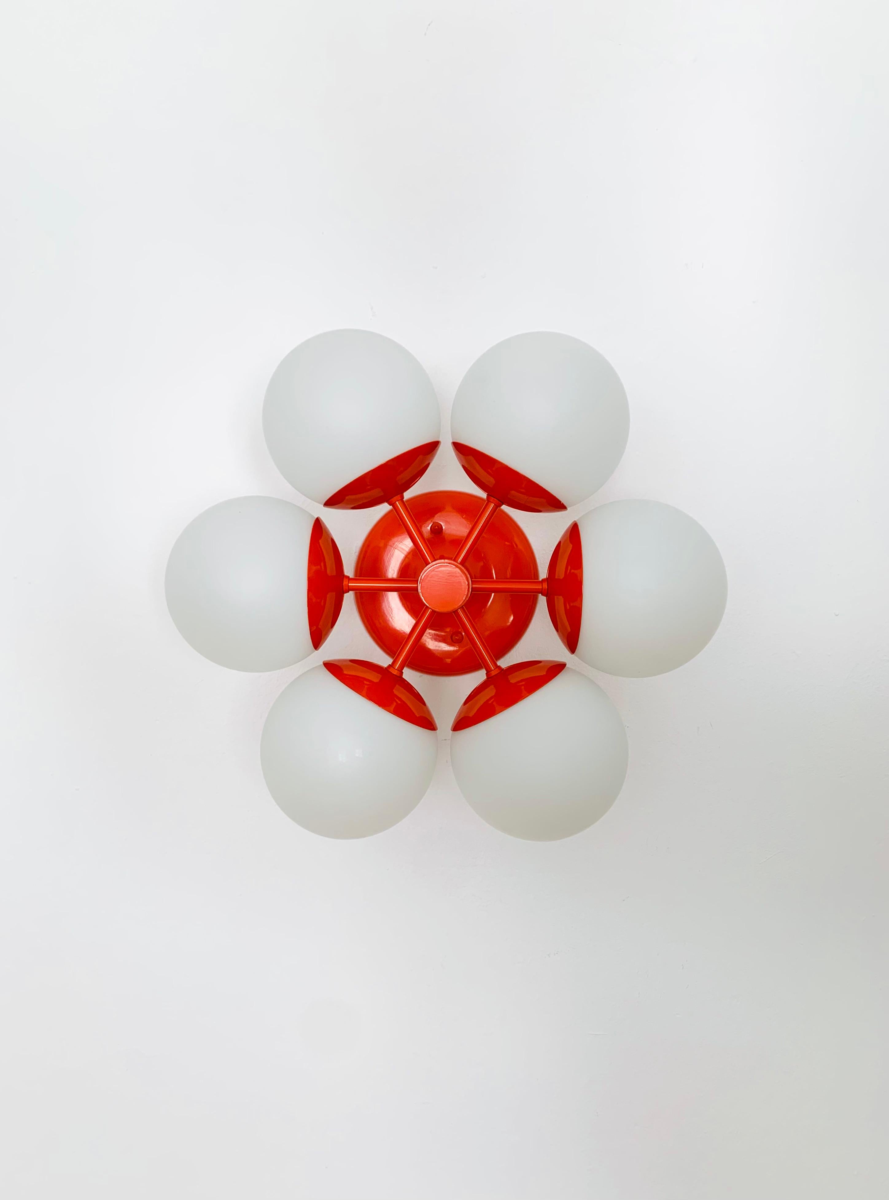 Wonderful Sputnik ceiling lamp from the 1960s.
The opal glass lampshades spread a pleasant light.
The lamp has a very high quality finish.
Fantastic contemporary design.

Manufacturer: Kaiser Lights/ Kaiser Idell

Condition:

Very good