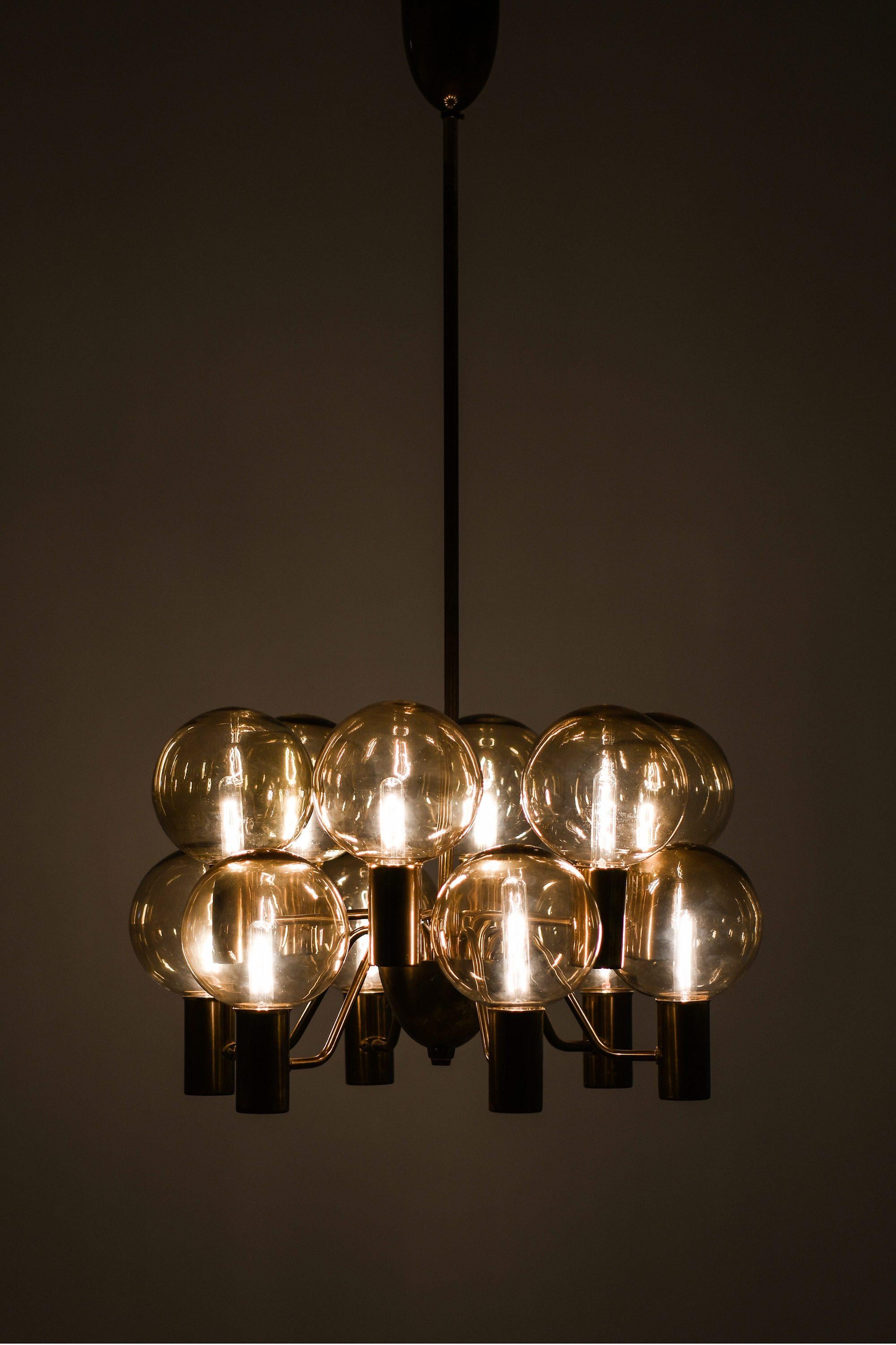 Lampada da soffitto in ottone e vetro di Hans-Agne Jakobsson, anni '60

Informazioni aggiuntive:
Materiale: Ottone e vetro
Stile: Metà secolo, Scandinavo
Lampada da soffitto modello T372/12 Patricia
Prodotto da Hans-Agne Jakobsson AB a Markaryd, in
