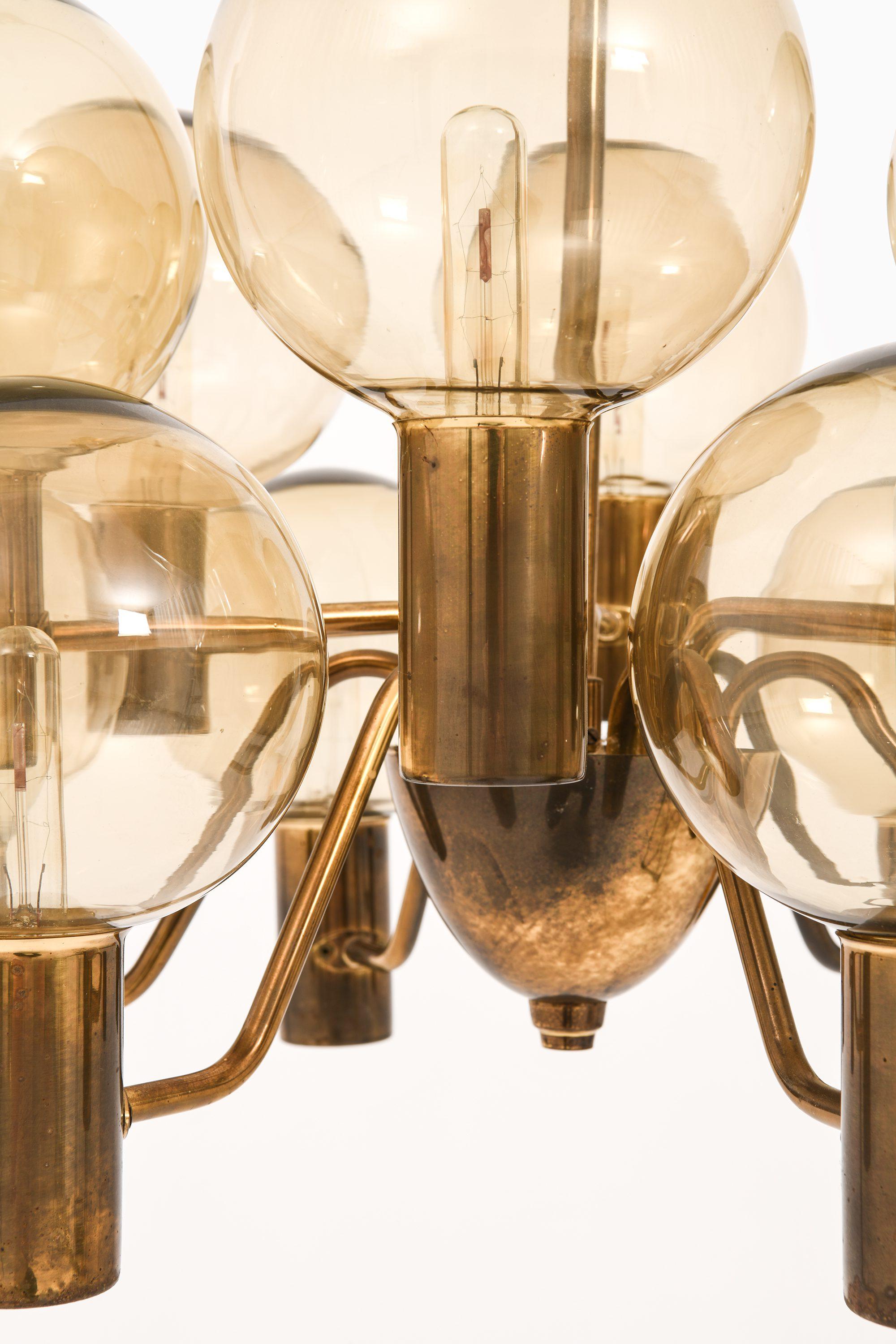 Svedese Lampada da soffitto in ottone e vetro di Hans-Agne Jakobsson, anni '60 in vendita