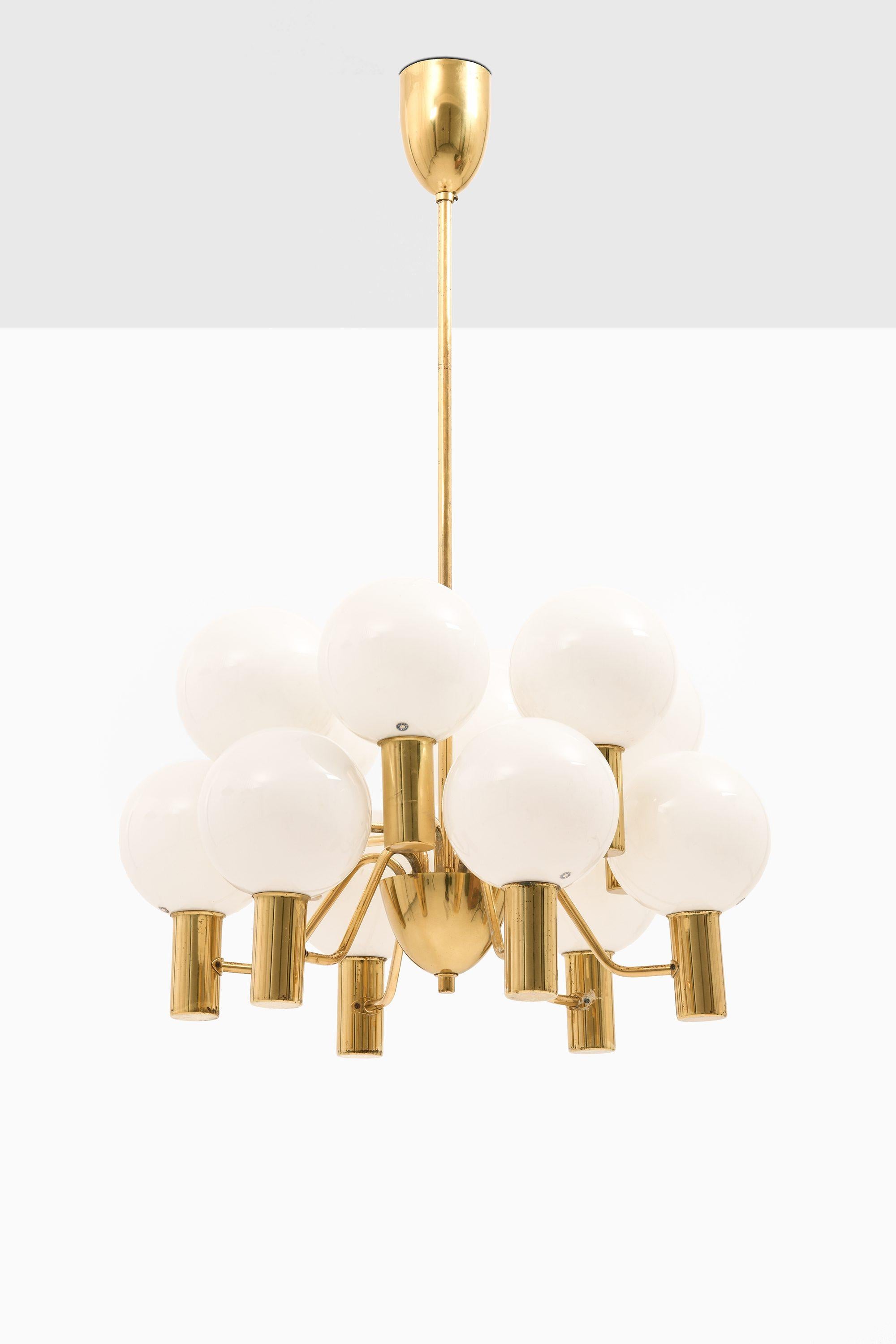 Lampada da soffitto in ottone e vetro di Hans-Agne Jakobsson, anni '60 in vendita 1
