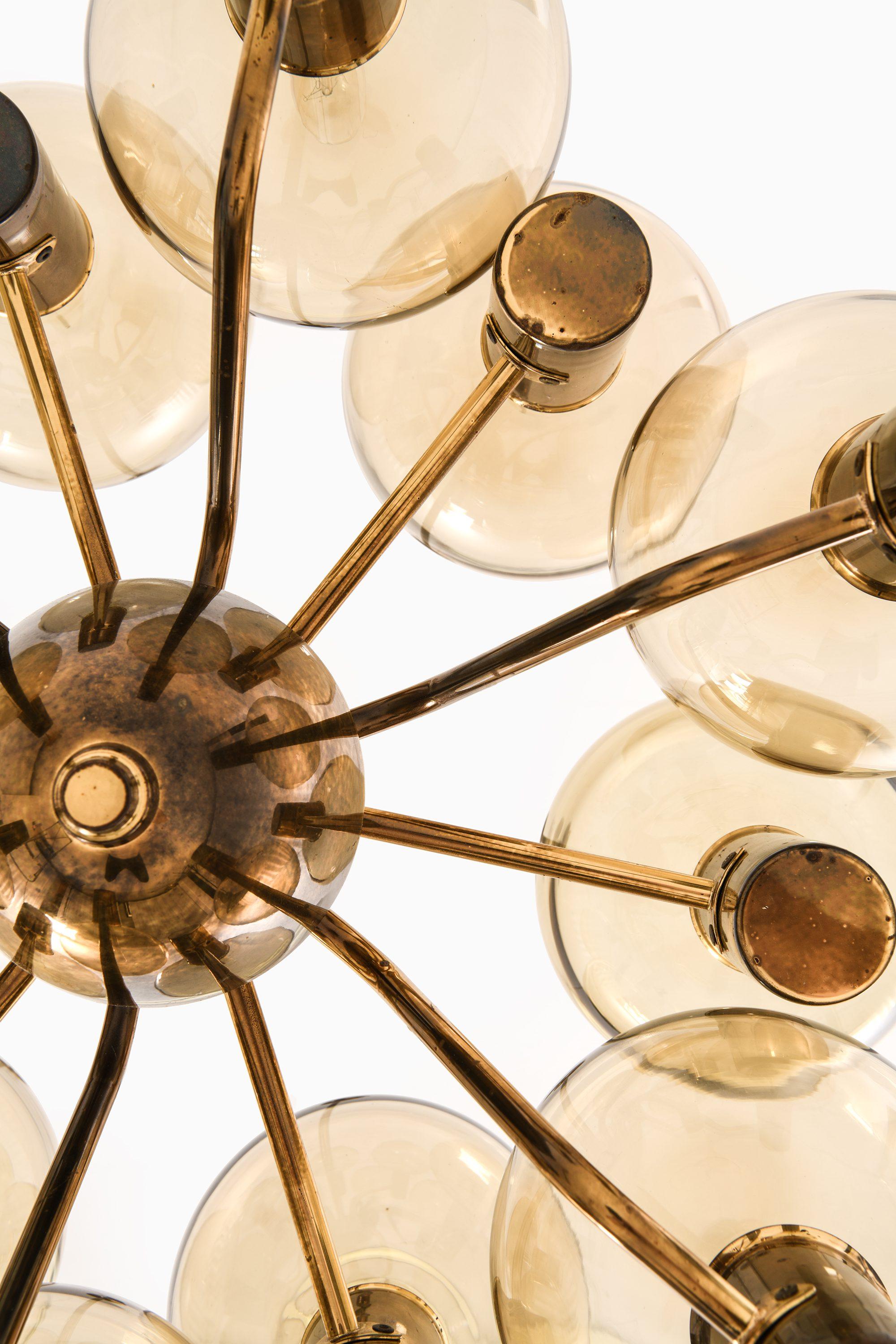 Lampada da soffitto in ottone e vetro di Hans-Agne Jakobsson, anni '60 in vendita 2