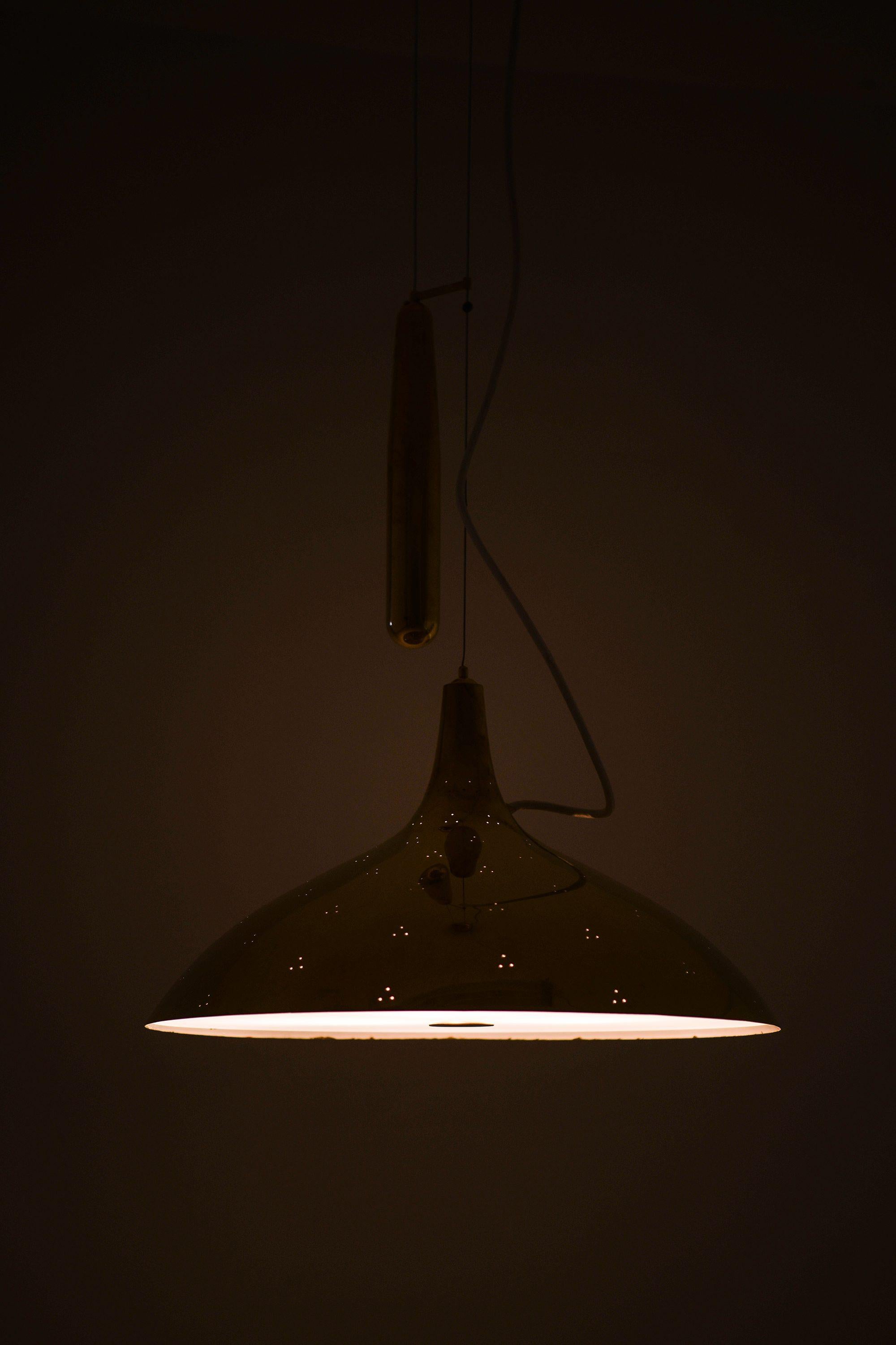 Lampada da soffitto in ottone e vetro di Paavo Tynell, anni '50 in vendita 3