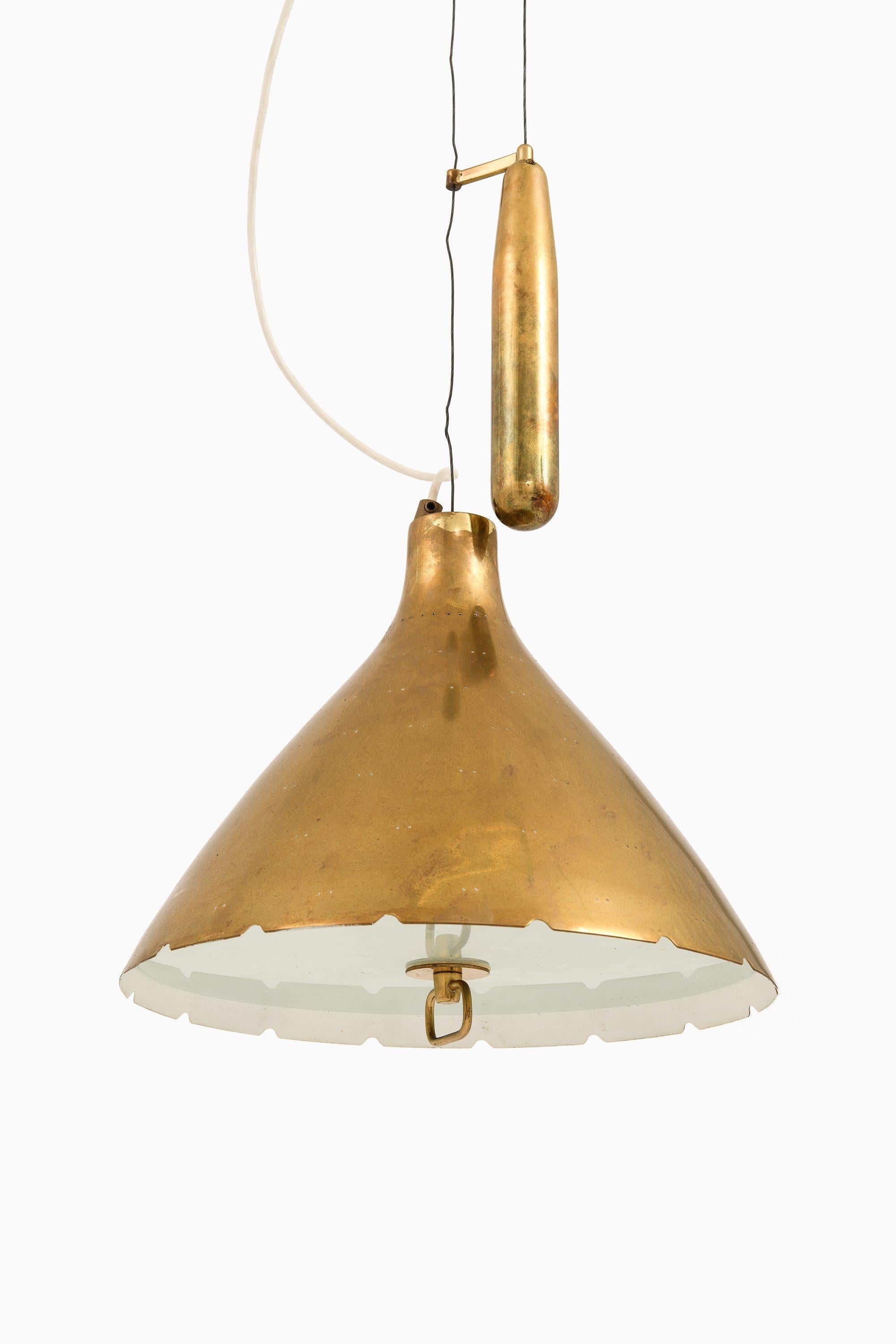 Height Adjustable Ceiling Lamp in Brass and Glass by Paavo Tynell, 1950's

Additional Information:
Material: Brass, glass
Style: Mid century, Scandinavian
Produced by Taito Oy in Finland
Dimensions (W x D x H): 35 x 35 x 120 – 140 cm
Condition: Good