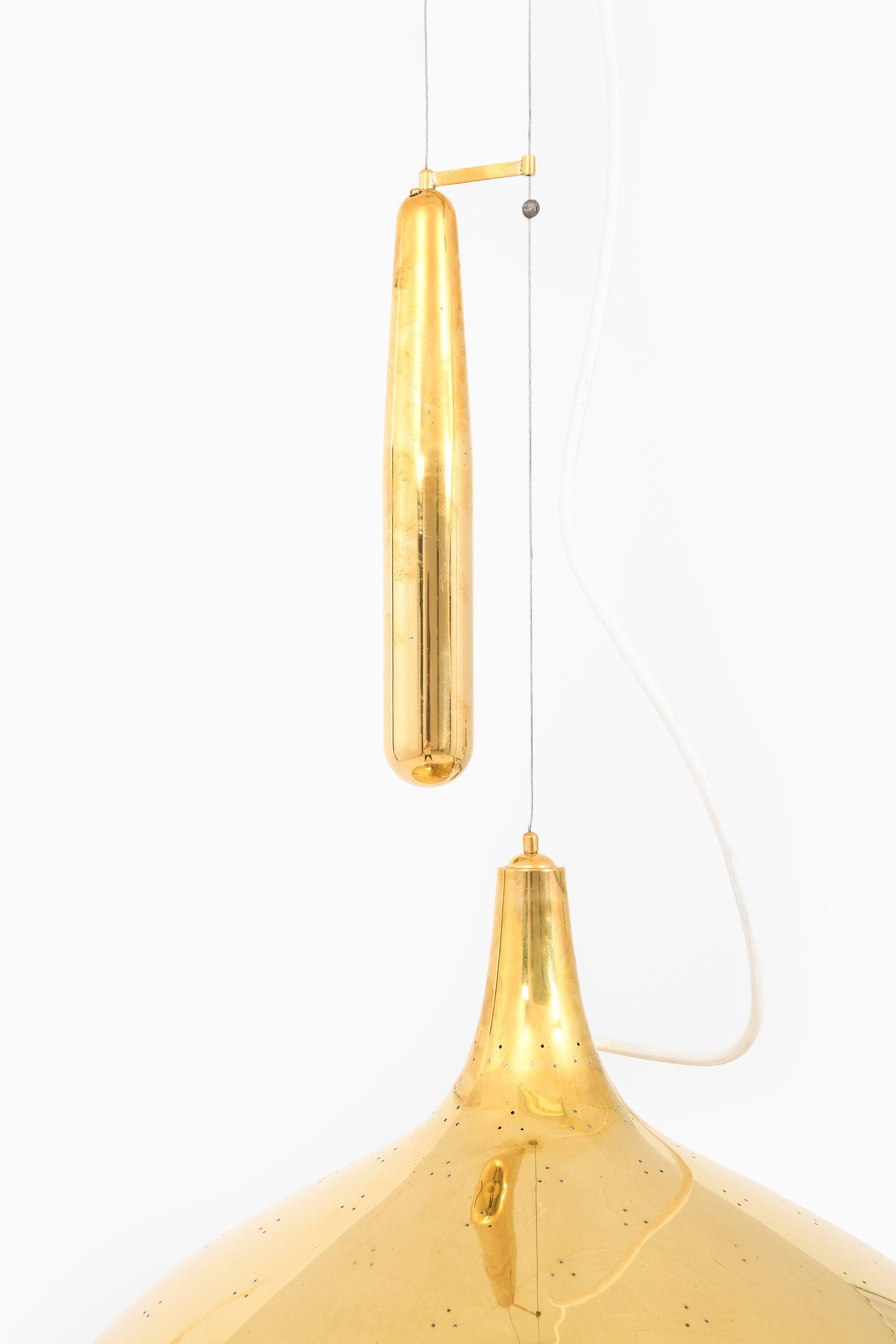 Lampada da soffitto in ottone e vetro di Paavo Tynell, anni '50 in vendita 1