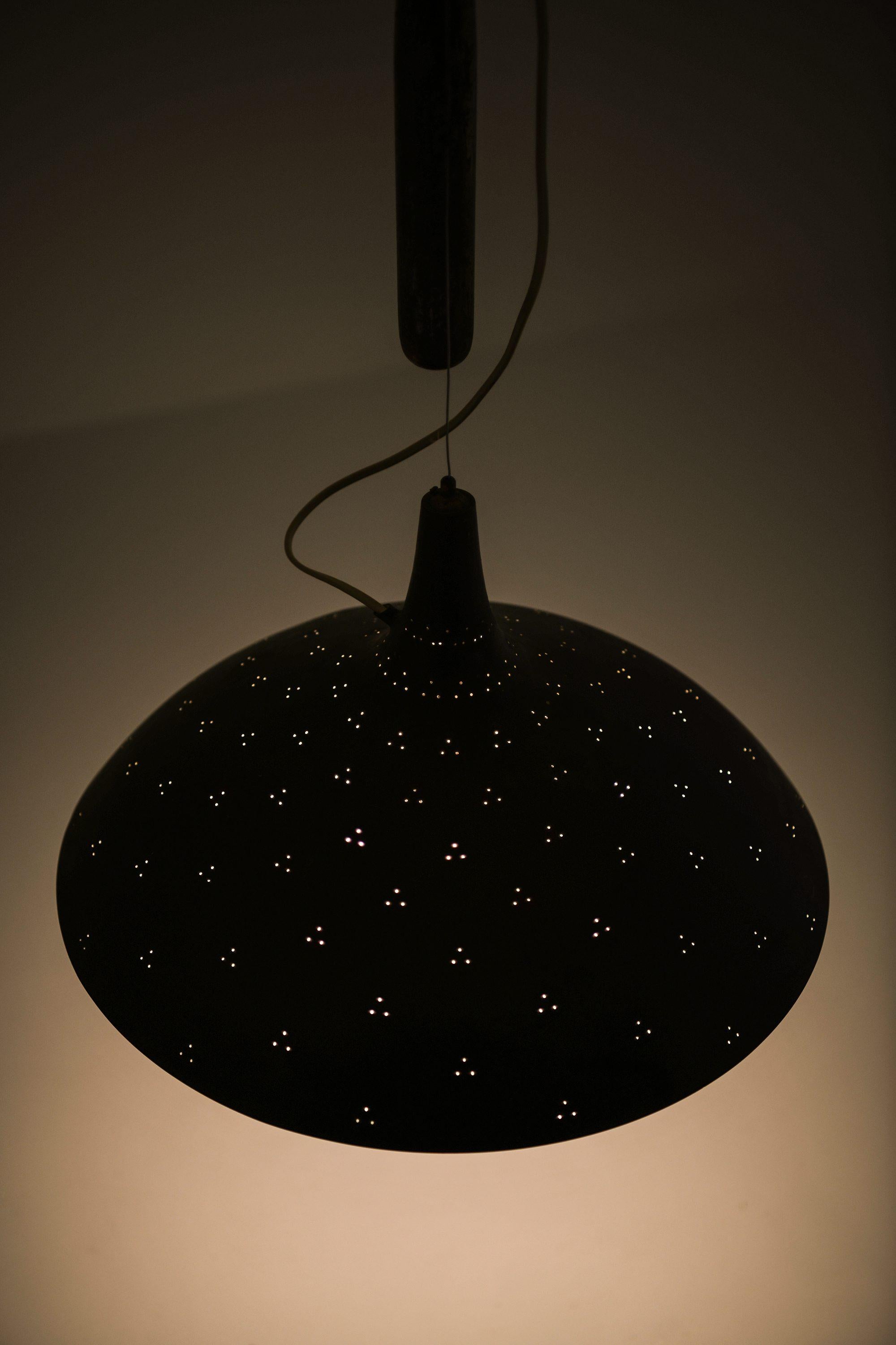 Lampada da soffitto in ottone e vetro di Paavo Tynell, anni '50 in vendita 2