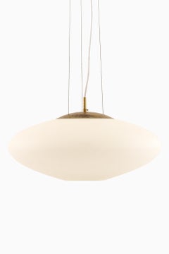 Plafonnier en laiton et verre opalin par Hans Bergström, années 1950