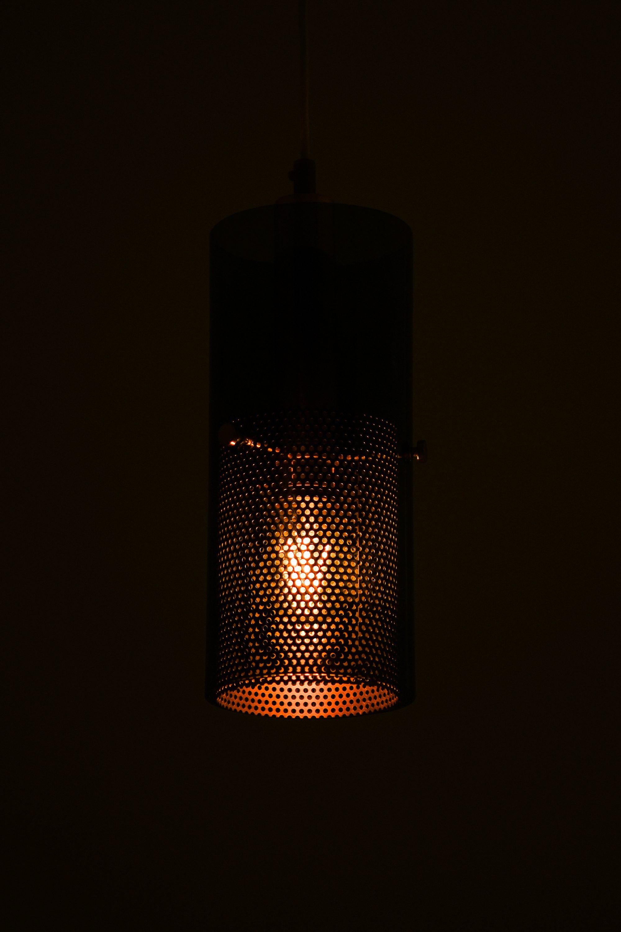 Lampada da soffitto in ottone e vetro originale di Hans-Agne Jakobsson, anni '50

Informazioni aggiuntive:
Materiale: Ottone e vetro originale
Stile: Metà secolo, Scandinavo
Prodotto da Hans-Agne Jakobsson AB a Markaryd, in Svezia.
Dimensioni (L. x
