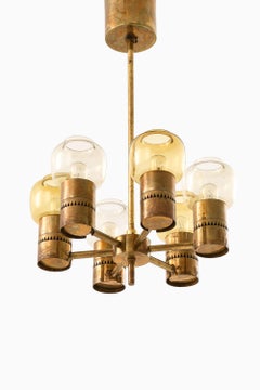 Plafonnier en laiton et verre original par Hans-Agne Jakobsson, années 1950