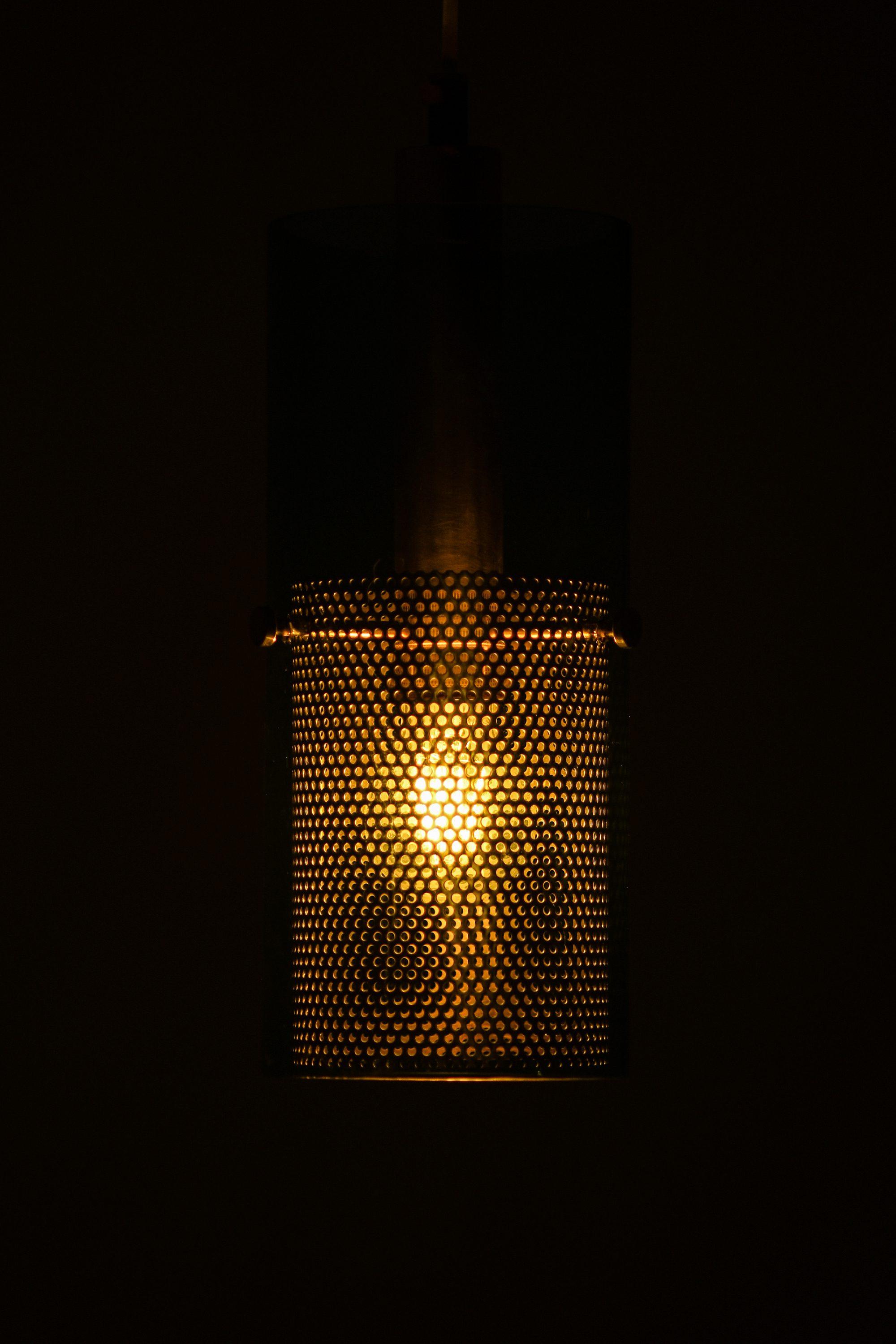 XX secolo Lampada da soffitto in ottone e vetro originale di Hans-Agne Jakobsson, anni '50 in vendita