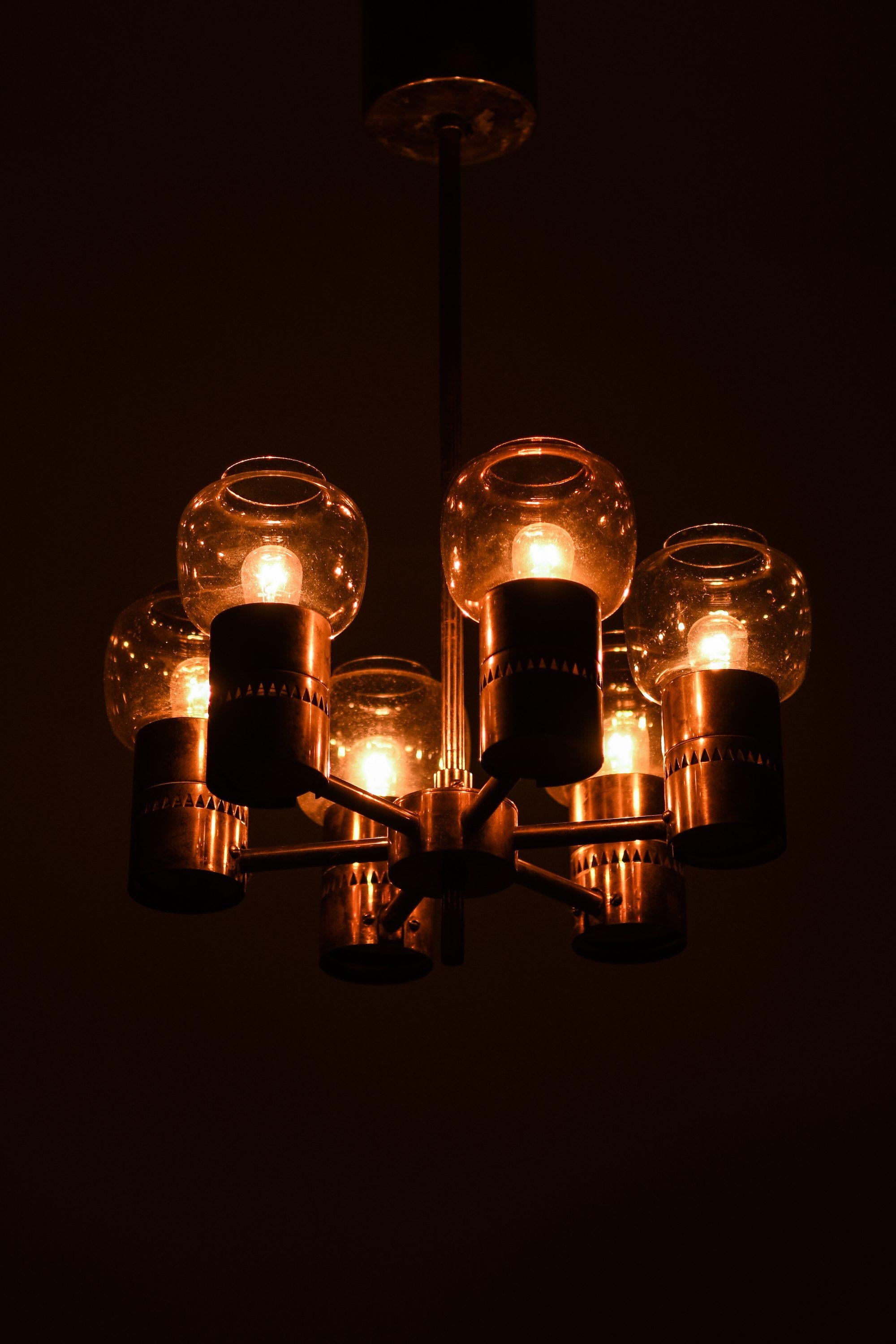 Ottone Lampada da soffitto in ottone e vetro originale di Hans-Agne Jakobsson, anni '50 in vendita