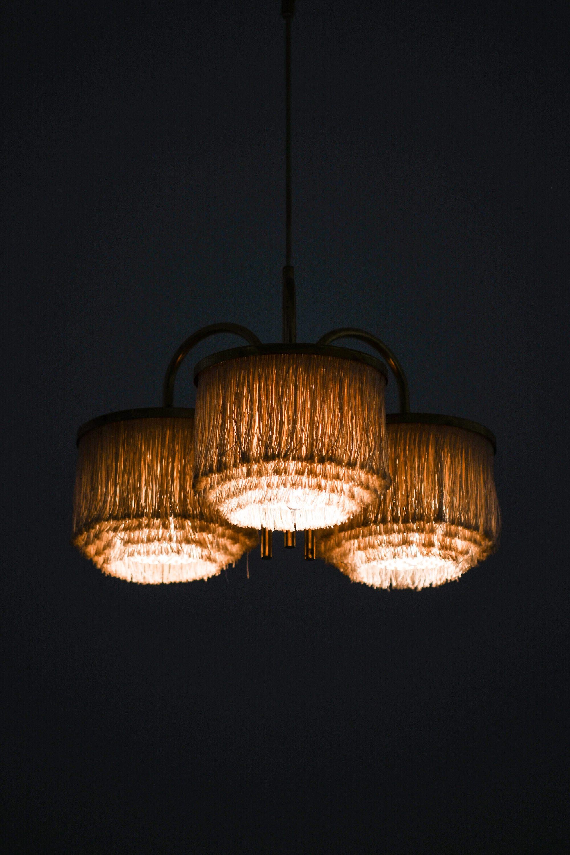 Svedese Lampada da soffitto in ottone e seta di Hans-Agne Jakobsson in vendita