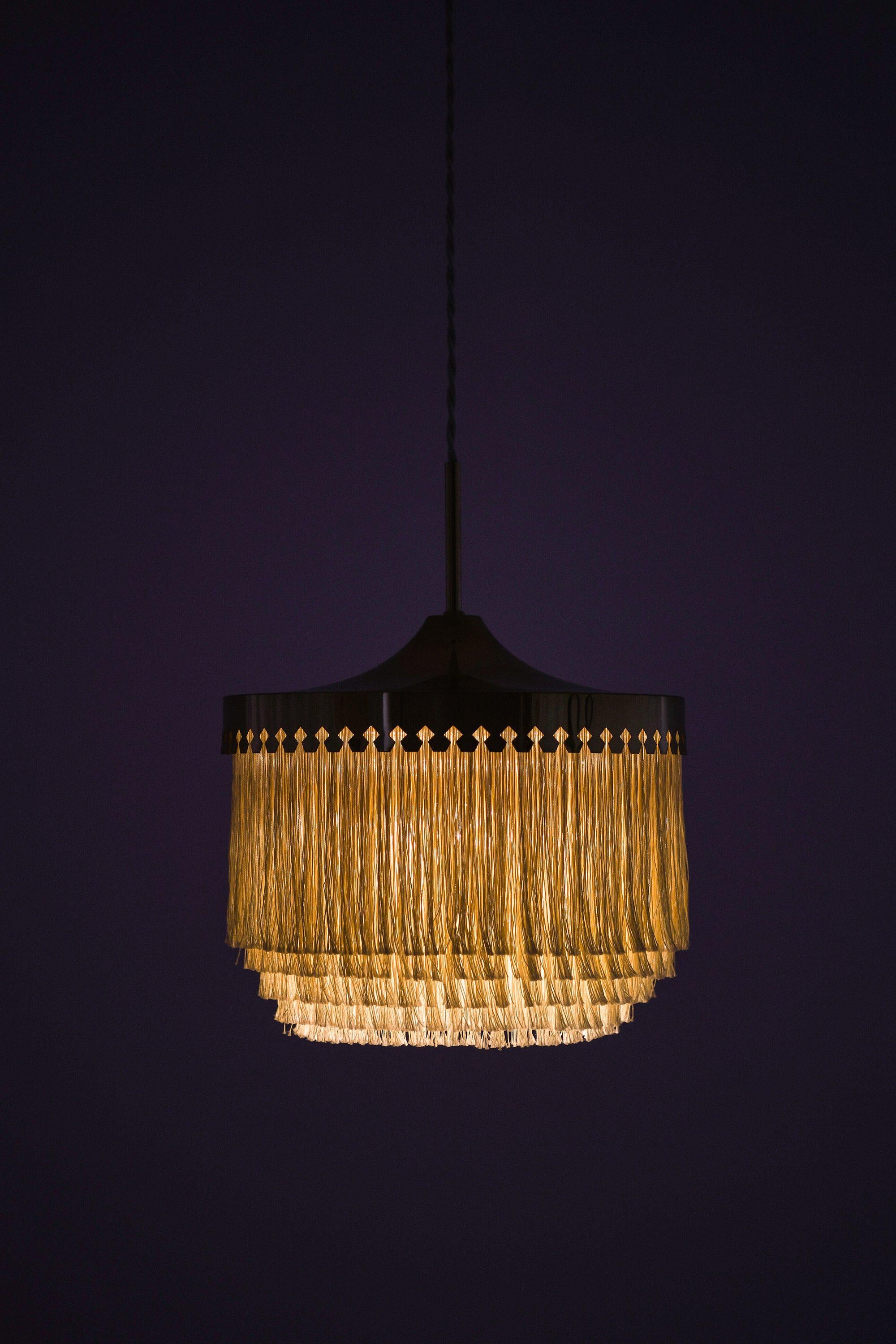 Svedese Lampada da soffitto in ottone con frange di seta di Hans-Agne Jakobsson, 1965 in vendita