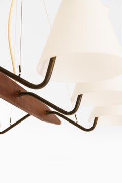 Plafonnier en laiton, teck et verre opalin par Svend Aage Holm Sørensen, années 1950