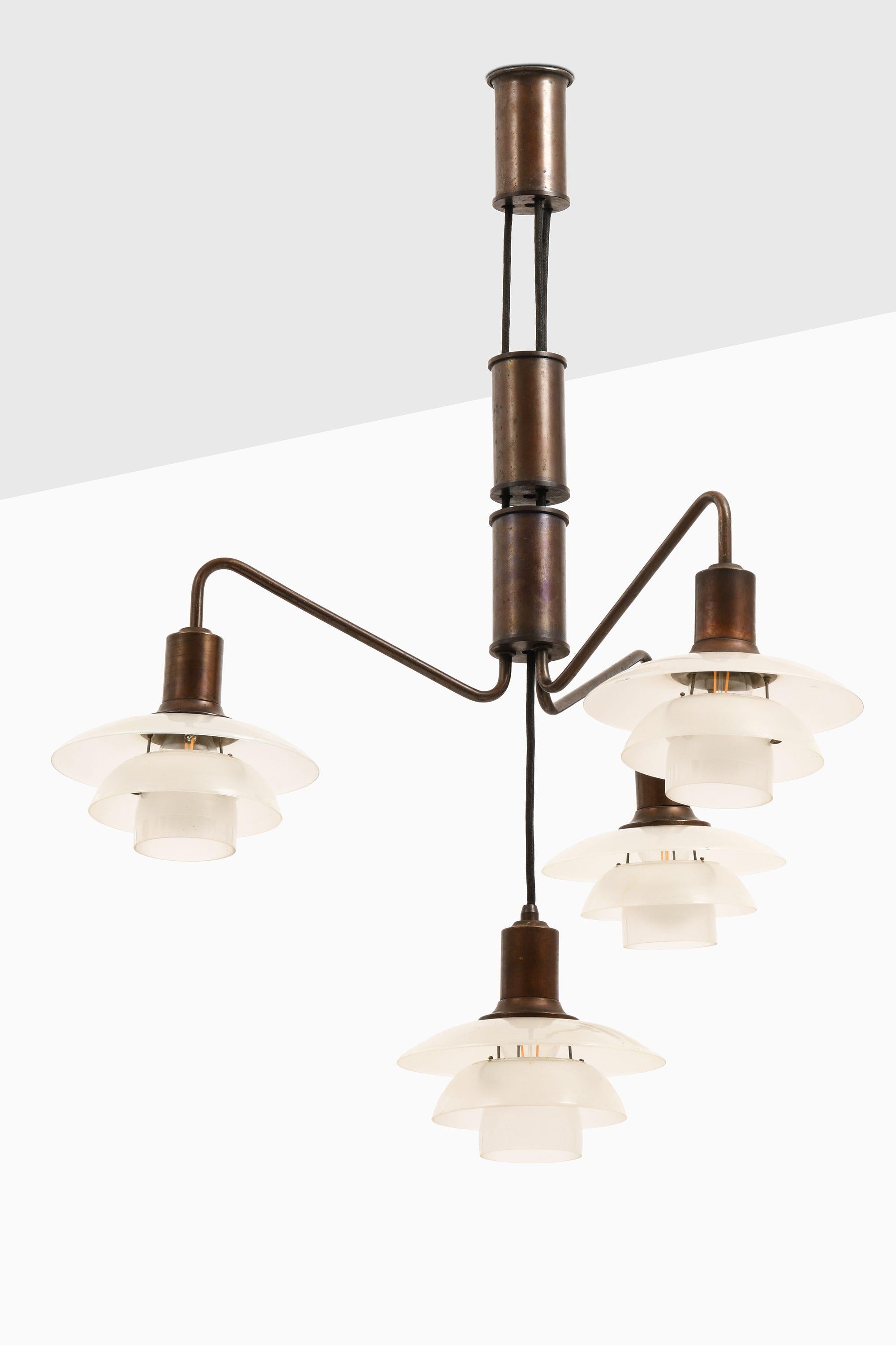Lámpara de techo con estructura de latón dorado y pantallas de cristal de Poul Henningsen, 1931-1937 Latón en venta