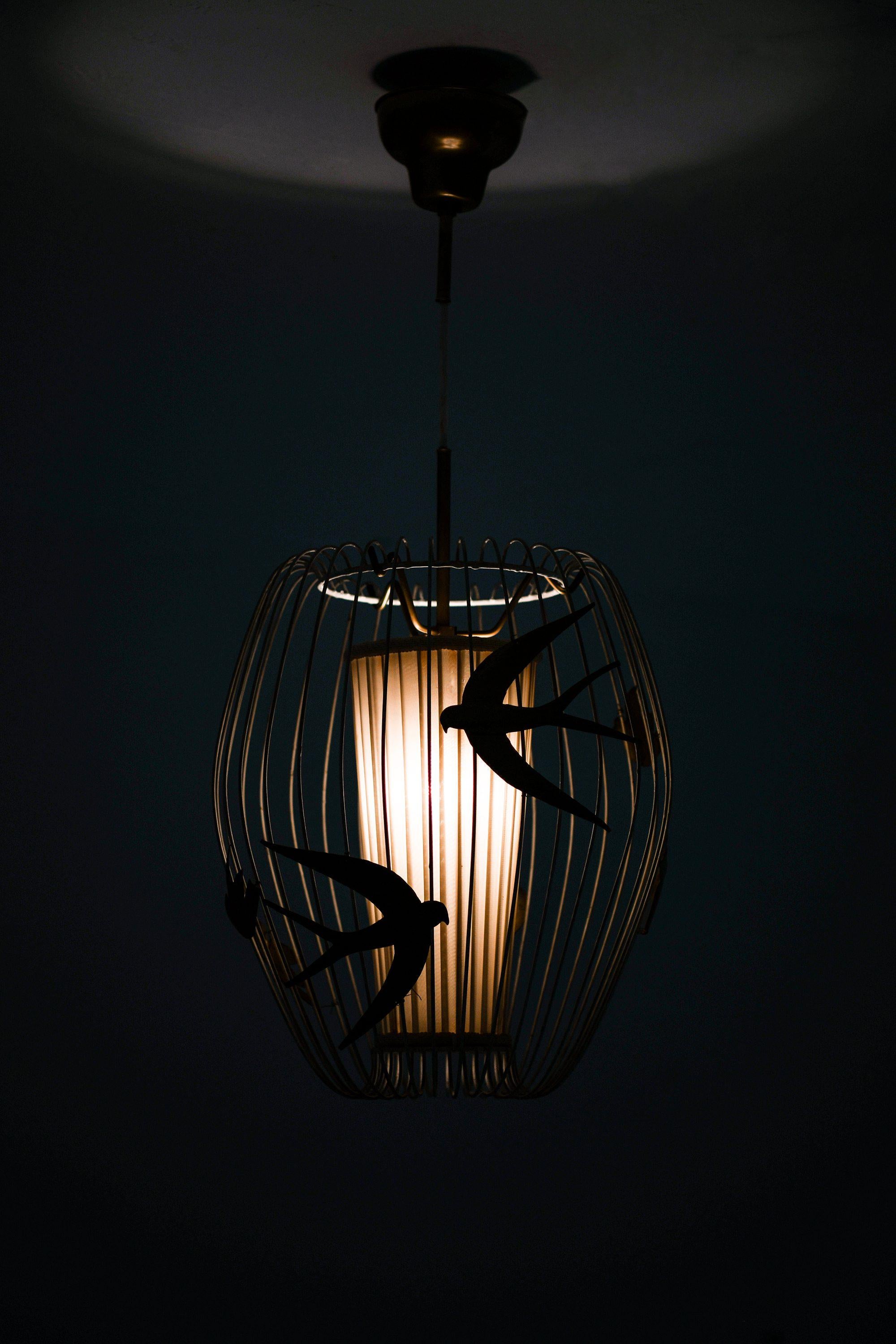Ceiling Lamp in Cage-shaped Frame in Lacquered Metal, Decorated with Birds in Brass, Inner Screen in Textile by Hans Bergström, 1940's

Additional Information:
Material: Cage-shaped frame in lacquered metal, decorated with birds in brass, inner
