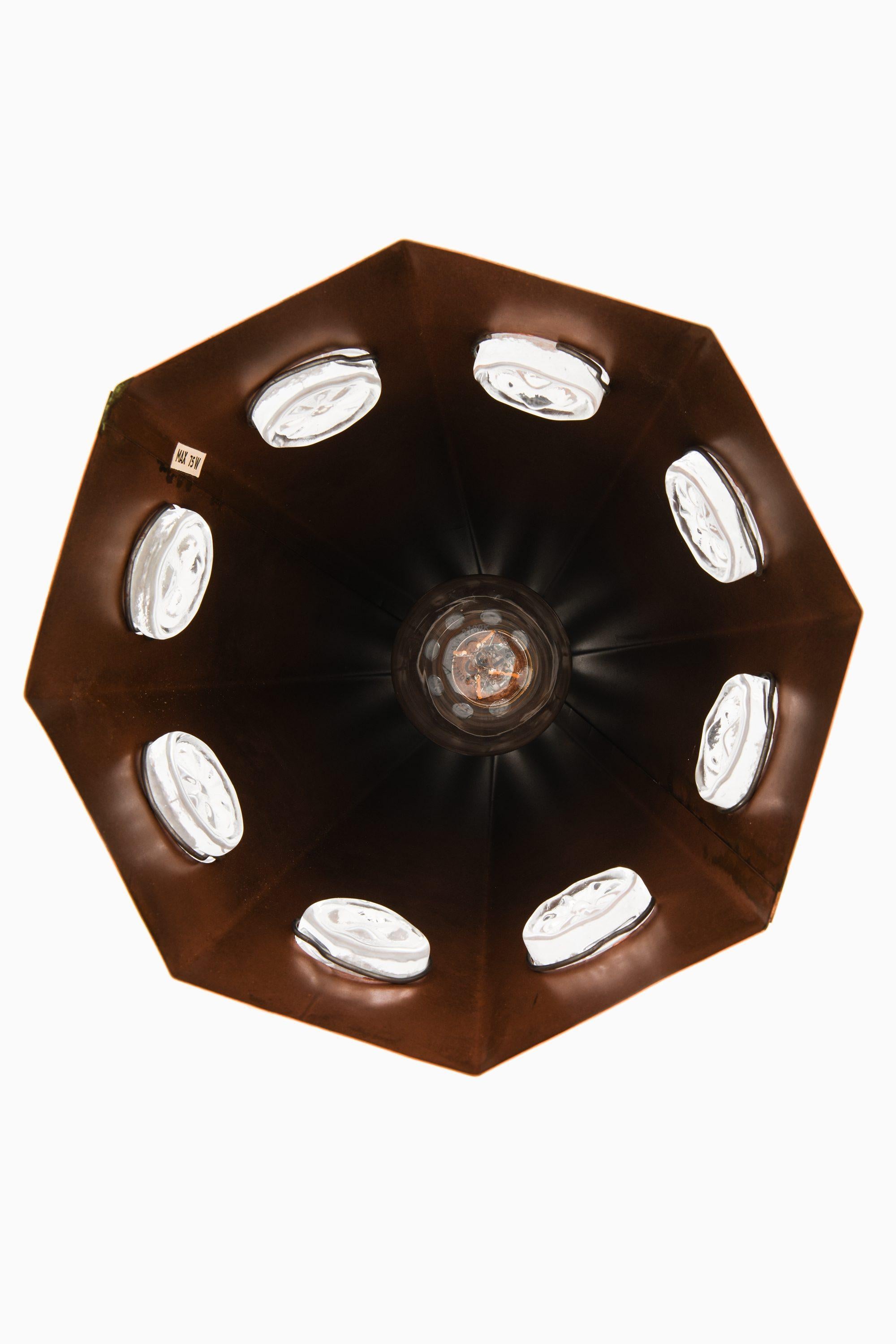 XX secolo Lampada da soffitto in rame e vetro di Erik Höglund, anni '60 in vendita