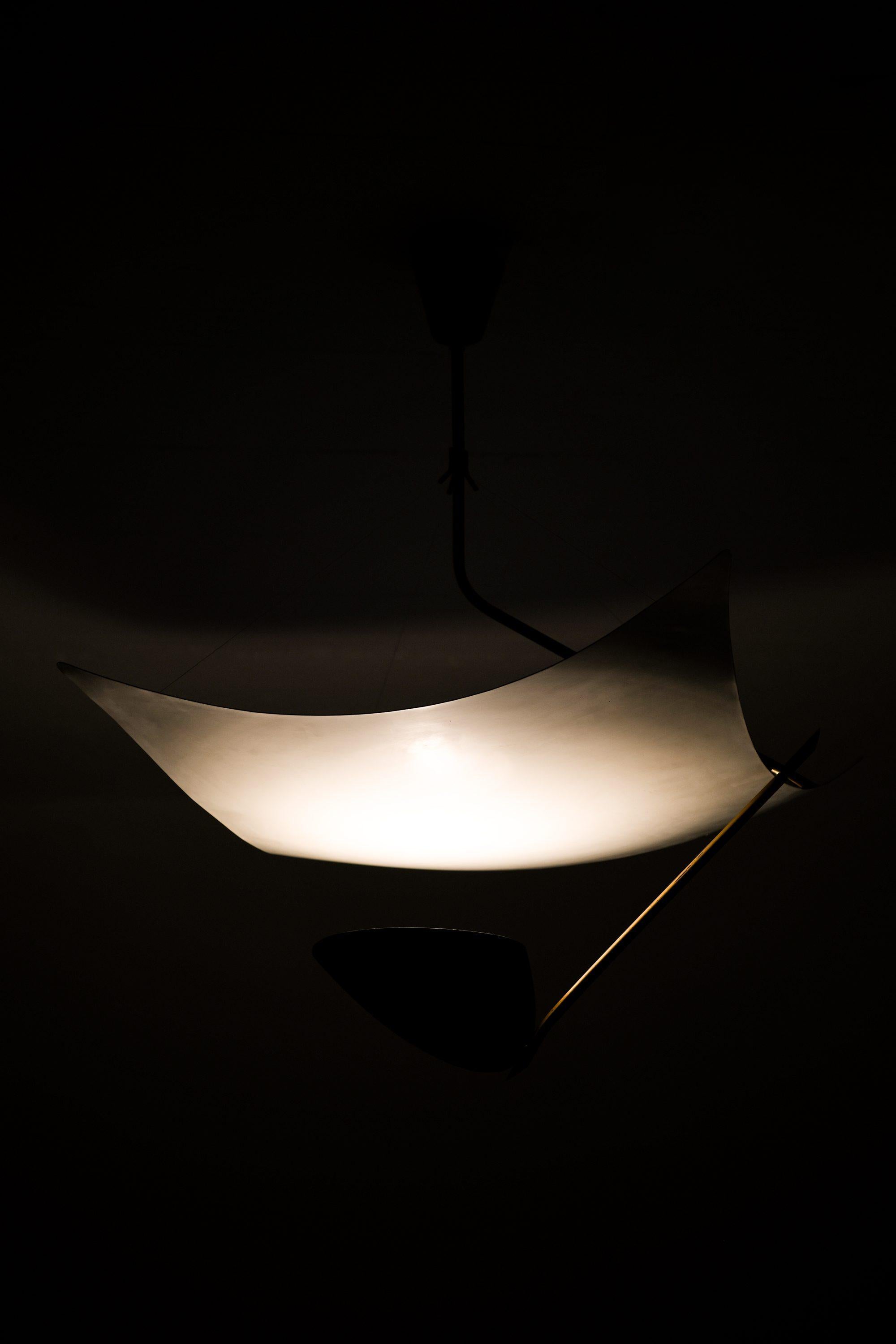 Ceiling Lamp in Lacquered Metal, Nylon Threads and Brass by Angelo Lelii, 1950's In Good Condition For Sale In Limhamn, Skåne län