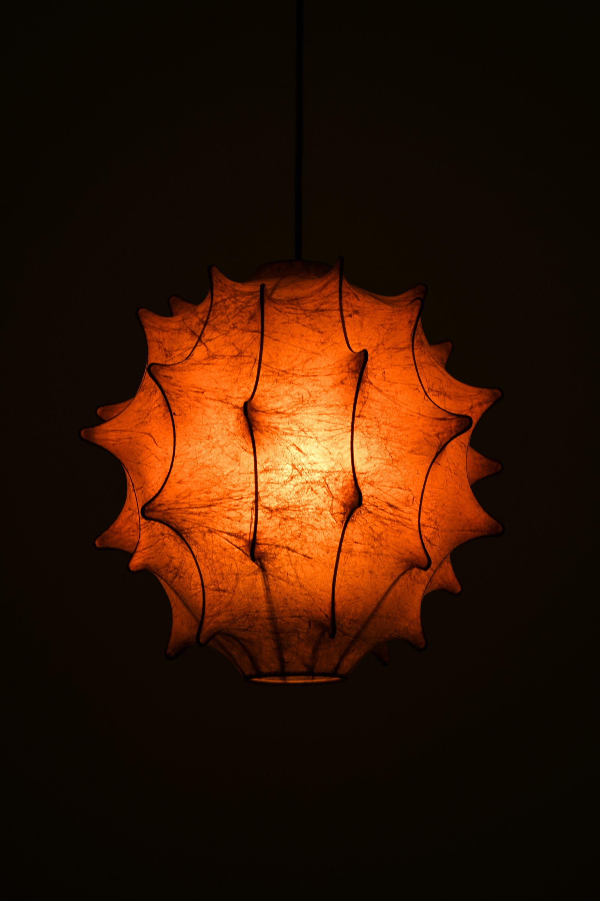 Italiano Lampada da soffitto in polimero plastico di Achille and Pier Giacomo Castiglioni, anni '60 in vendita