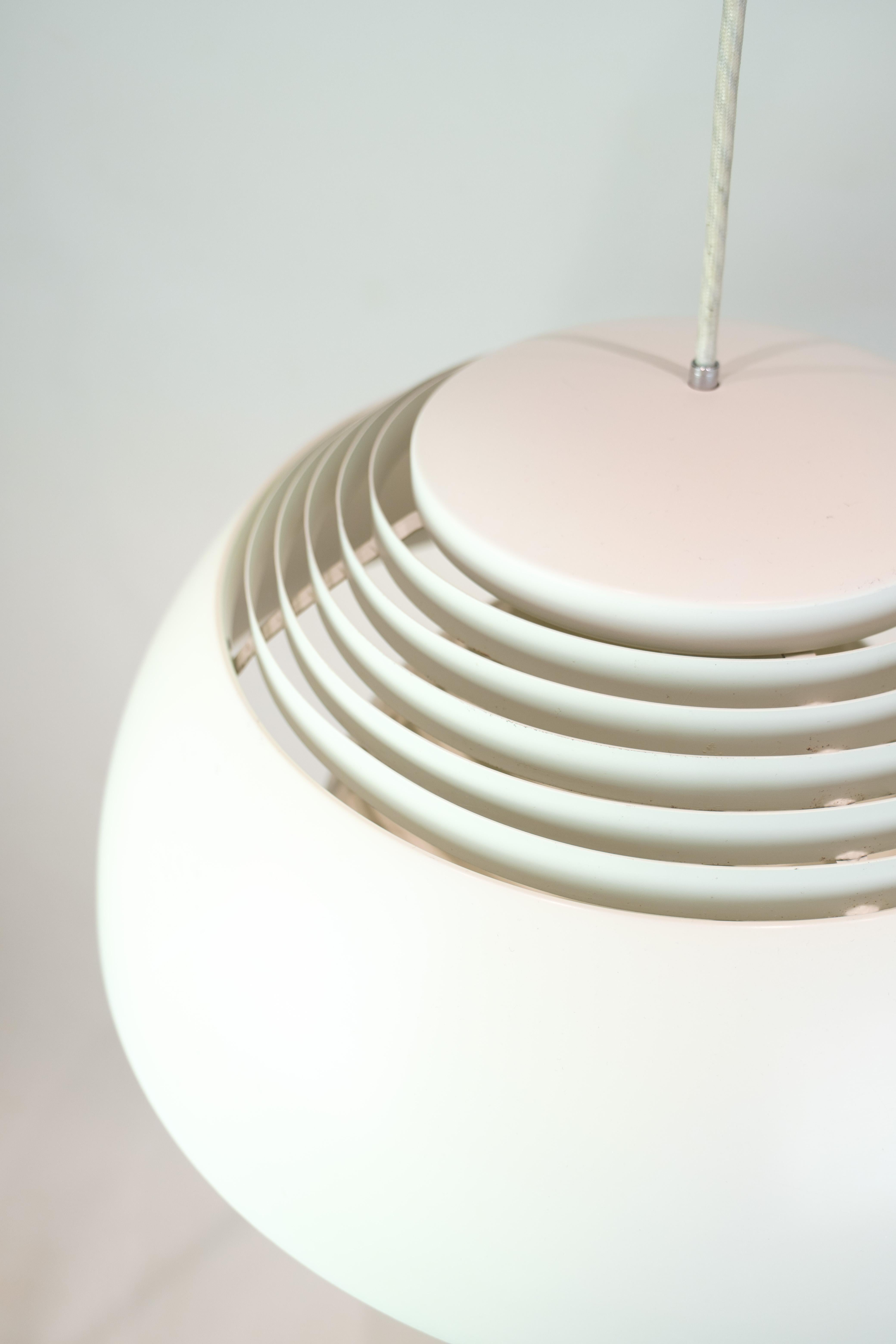 Lámpara de techo blanca de aluminio y acero de Arne Jacobsen de los años 60 Danés en venta