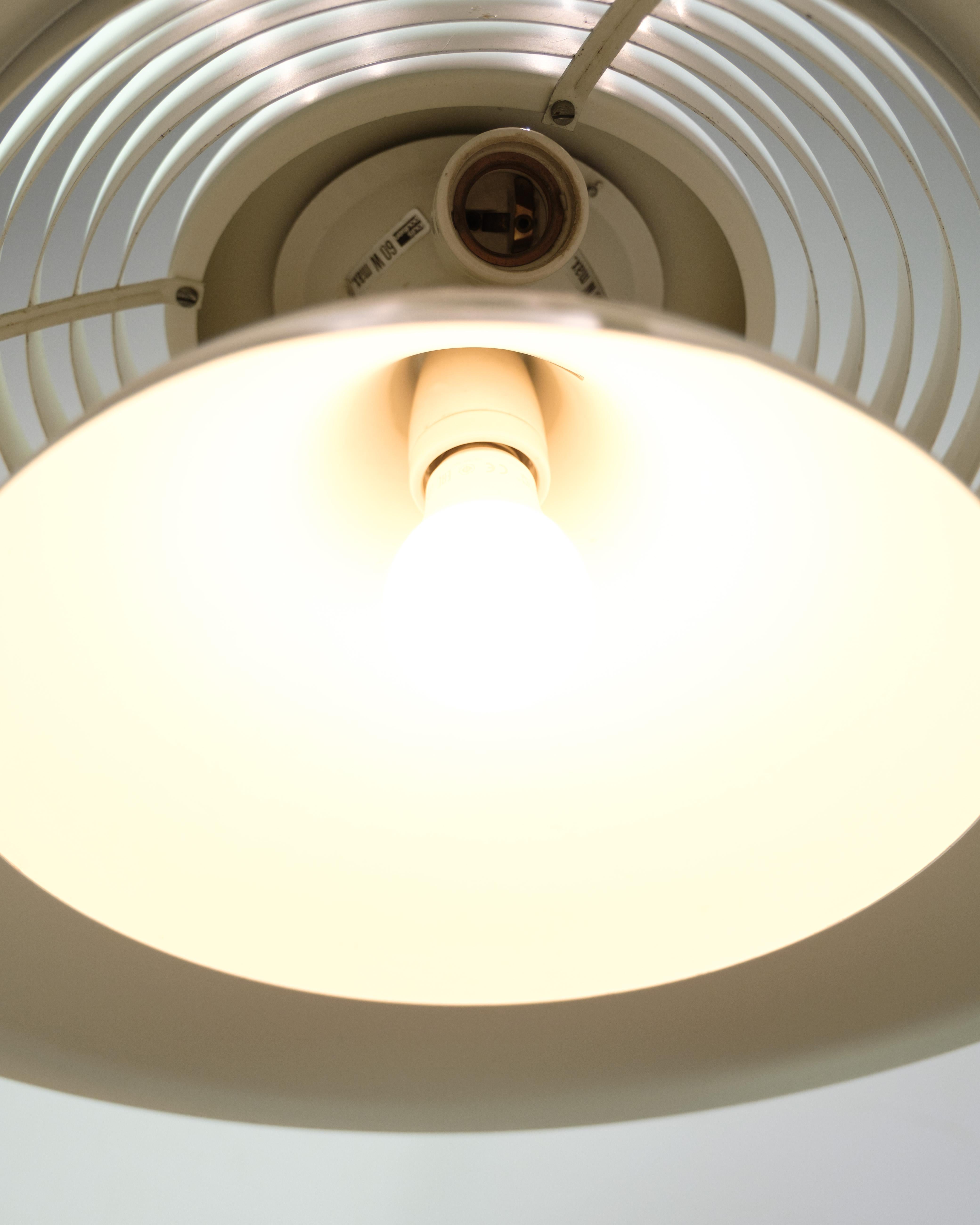 Lámpara de techo blanca de aluminio y acero de Arne Jacobsen de los años 60 Aluminio en venta