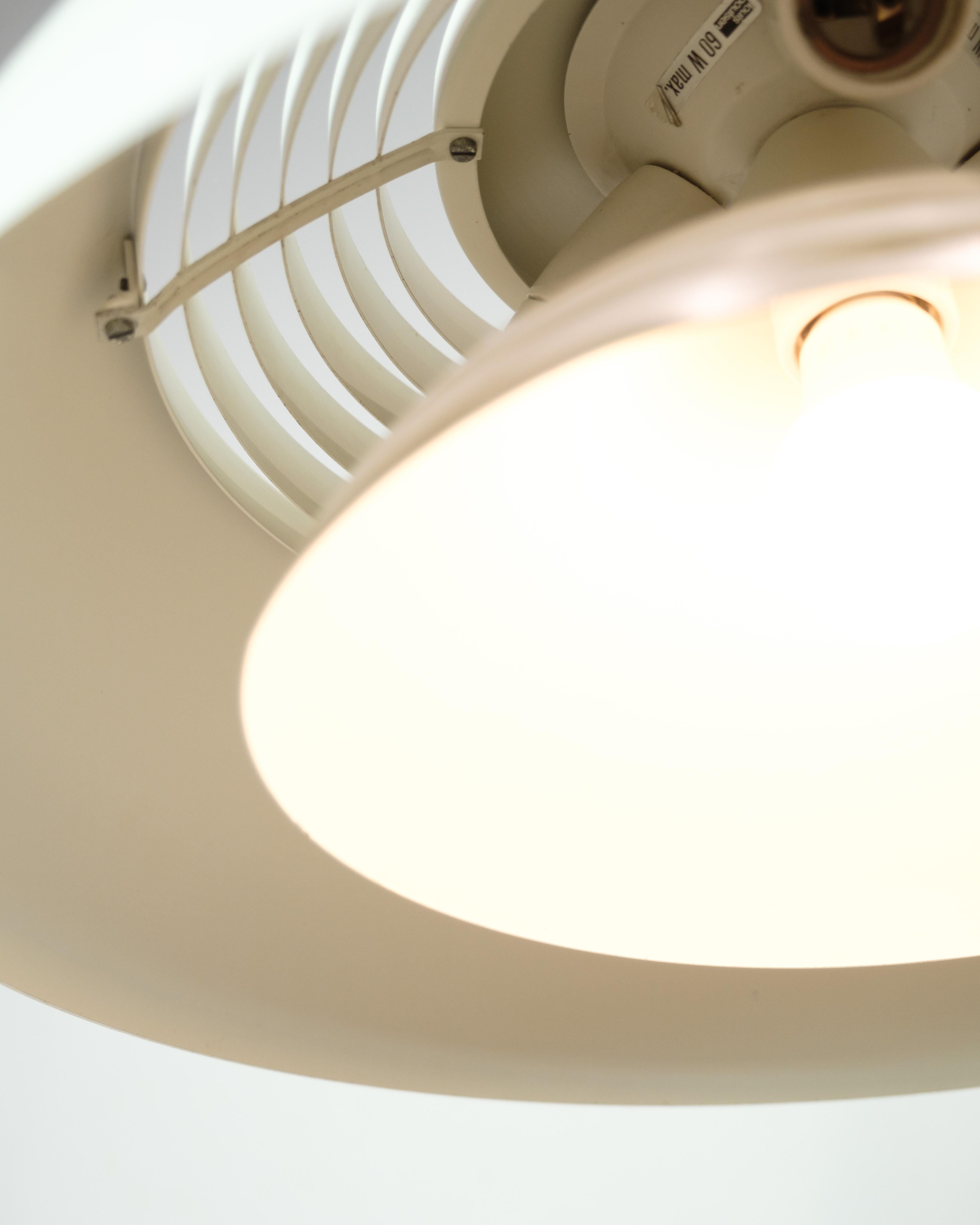 Lámpara de techo blanca de aluminio y acero de Arne Jacobsen de los años 60 en venta 2