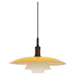 Lampada da soffitto in metallo giallo, ottone e vetro opalino di Poul Henningsen, 1930