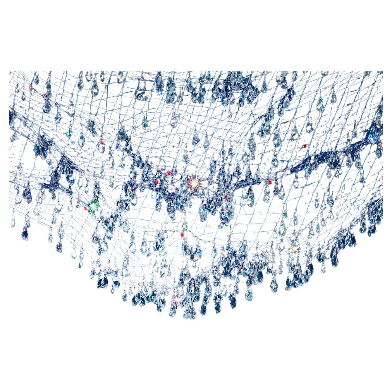 Marchio: Ingo Maurer
Designer: Ingo Maurer

Lacrime del Pescatore è un poetico oggetto luminoso realizzato con tre reti di nylon ornate di cristalli. Se posizionato con abilità, scintilla alla luce del sole durante il giorno, evocando il luccichio