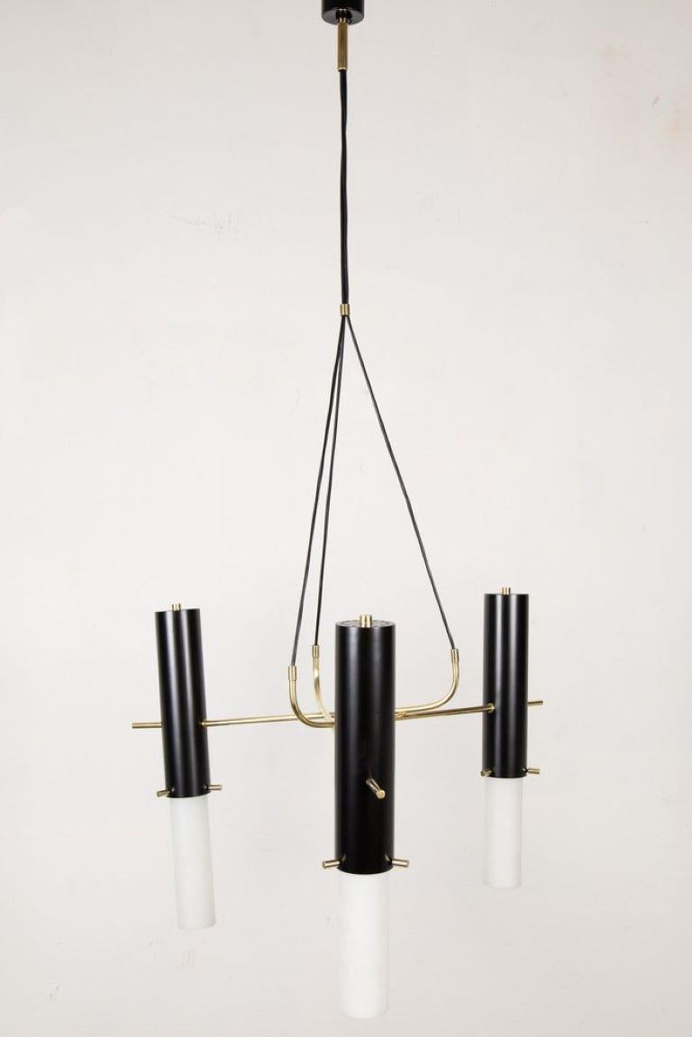 Original chandelier from the 1950s refined and elegant with three light points, has been completely restored.
Great chandelier to put over a table in a kitchen or dining room, brass aluminum details and frosted glass cylinders, height is adjustable.