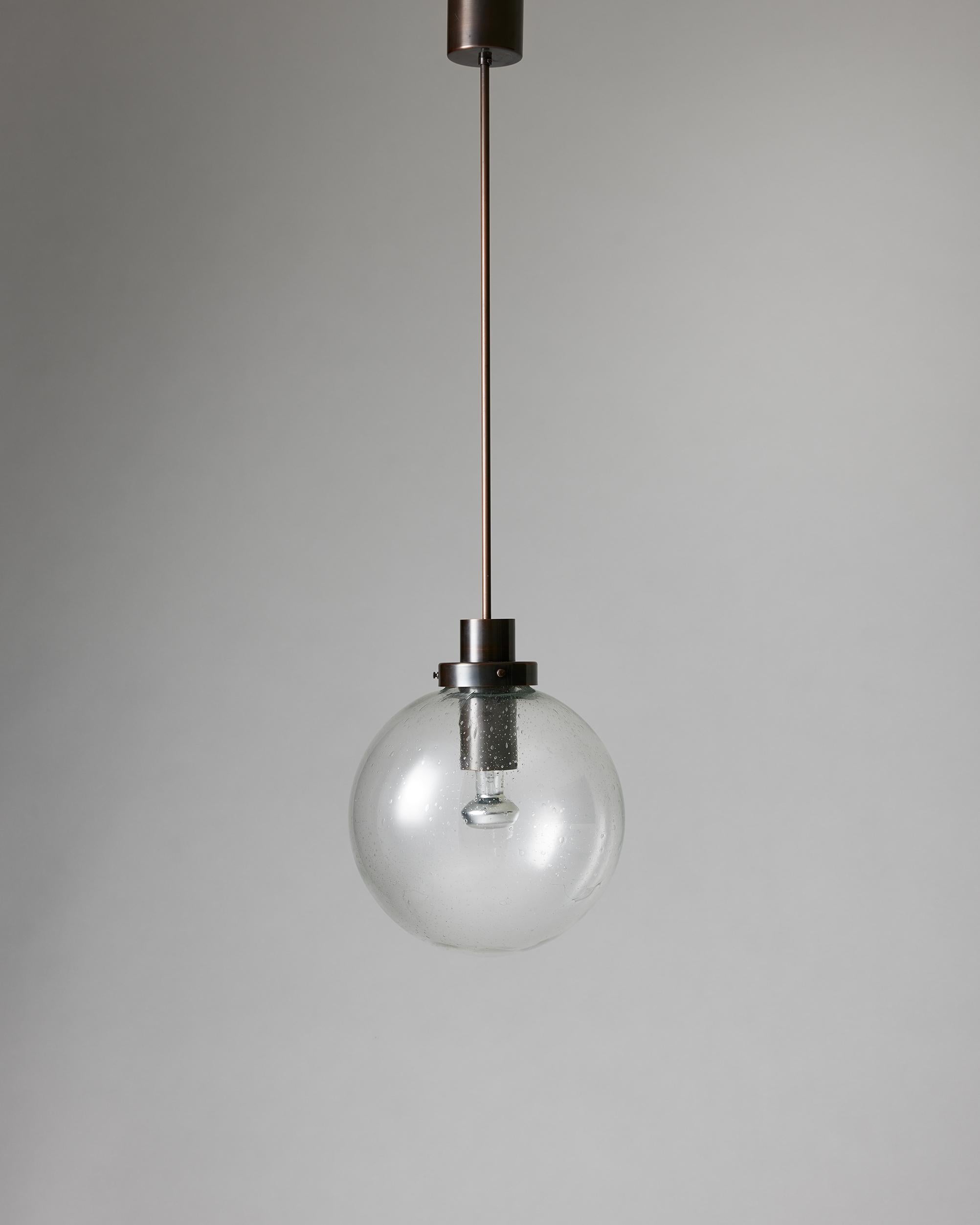 Ceiling lamp model 532 designed by Hans-Agne Jakobsson for AB Markaryd, Sweden, 1960s

Stamped.

Metal and glass.

Total height: 102 cm
Pendant height: 37 cm
Diameter: 22 cm

Active between the 1950s and 1970s—in the golden age of Scandinavian